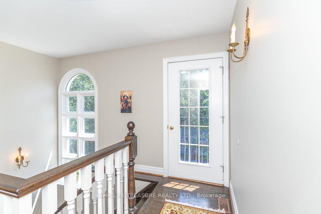 Photo 32 of 39 Yorkleigh Avenue, Etobicoke, Humber Heights — HOMEH