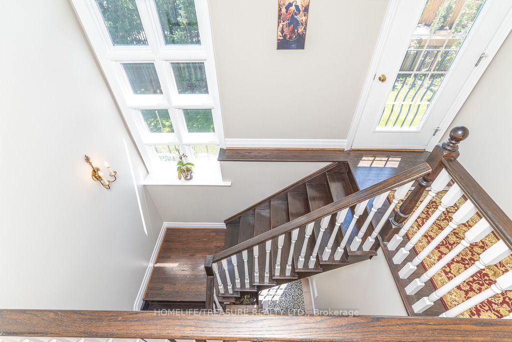 Photo 33 of 39 Yorkleigh Avenue, Etobicoke, Humber Heights — HOMEH