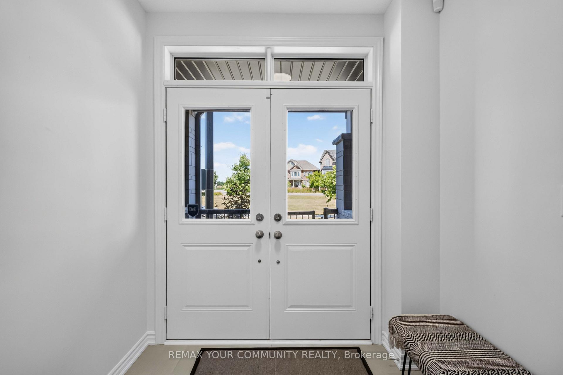 Photo 3 of 92 Holyrood Crescent, Vaughan, Kleinburg — HOMEH