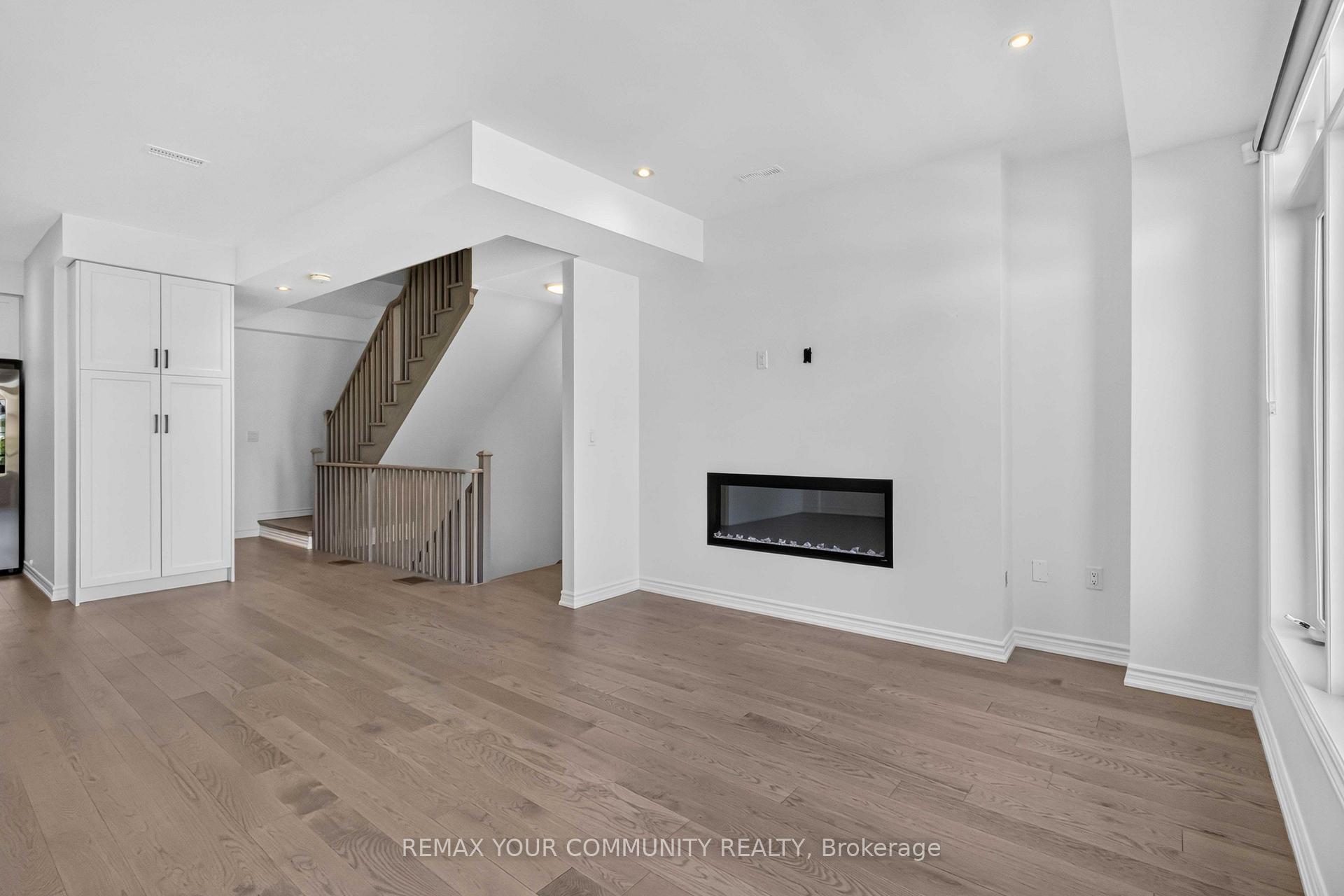 Photo 10 of 92 Holyrood Crescent, Vaughan, Kleinburg — HOMEH