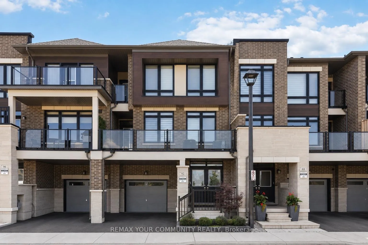 Photo 1 of 92 Holyrood Crescent, Vaughan, Kleinburg — HOMEH