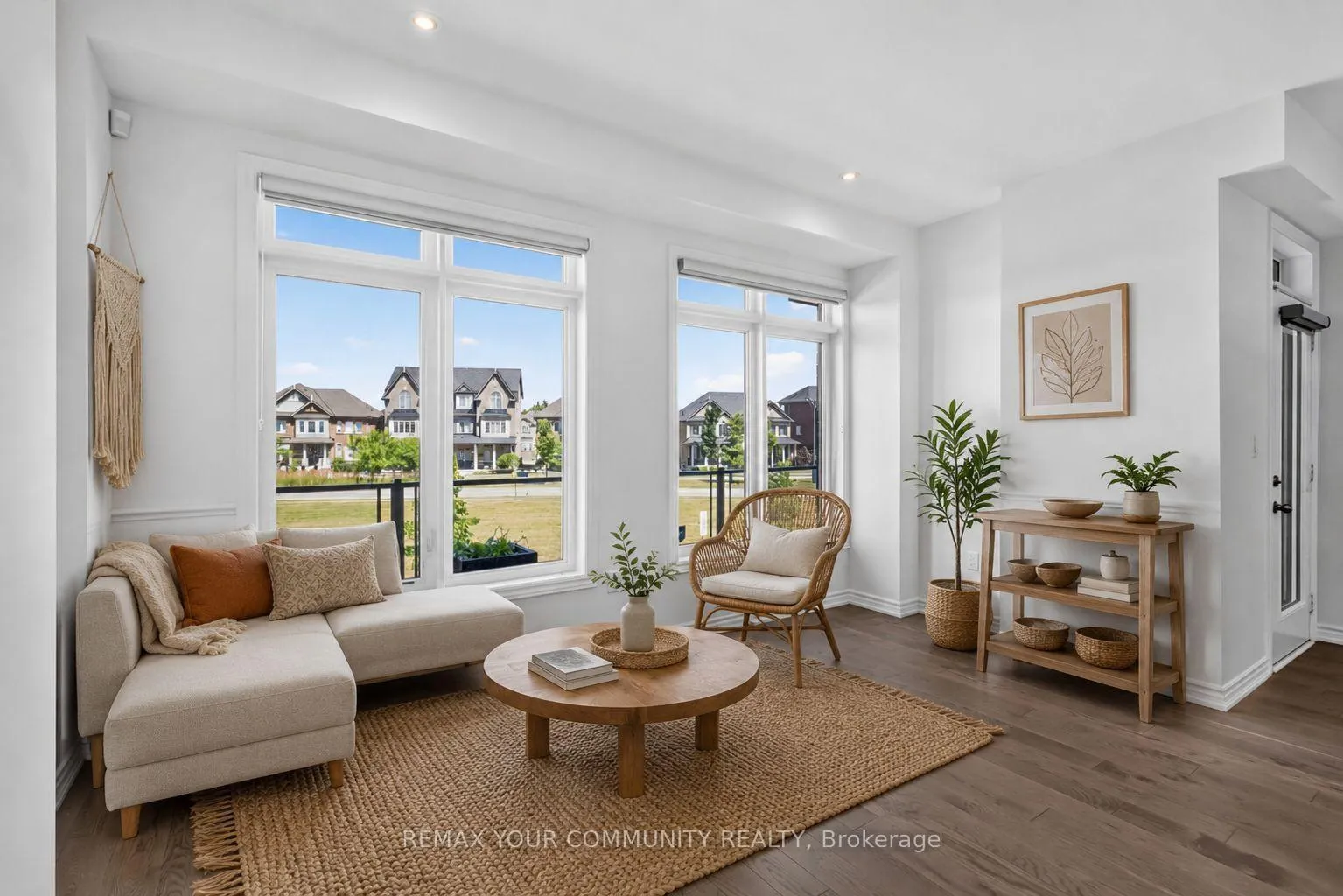 Photo 4 of 92 Holyrood Crescent, Vaughan, Kleinburg — HOMEH