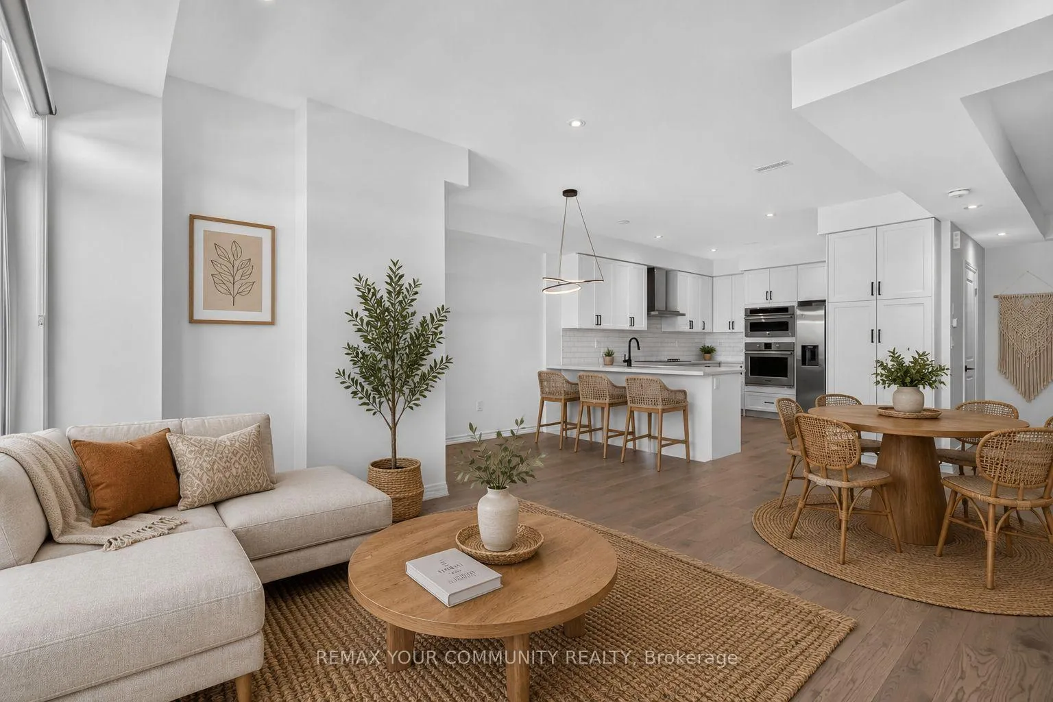 Photo 6 of 92 Holyrood Crescent, Vaughan, Kleinburg — HOMEH