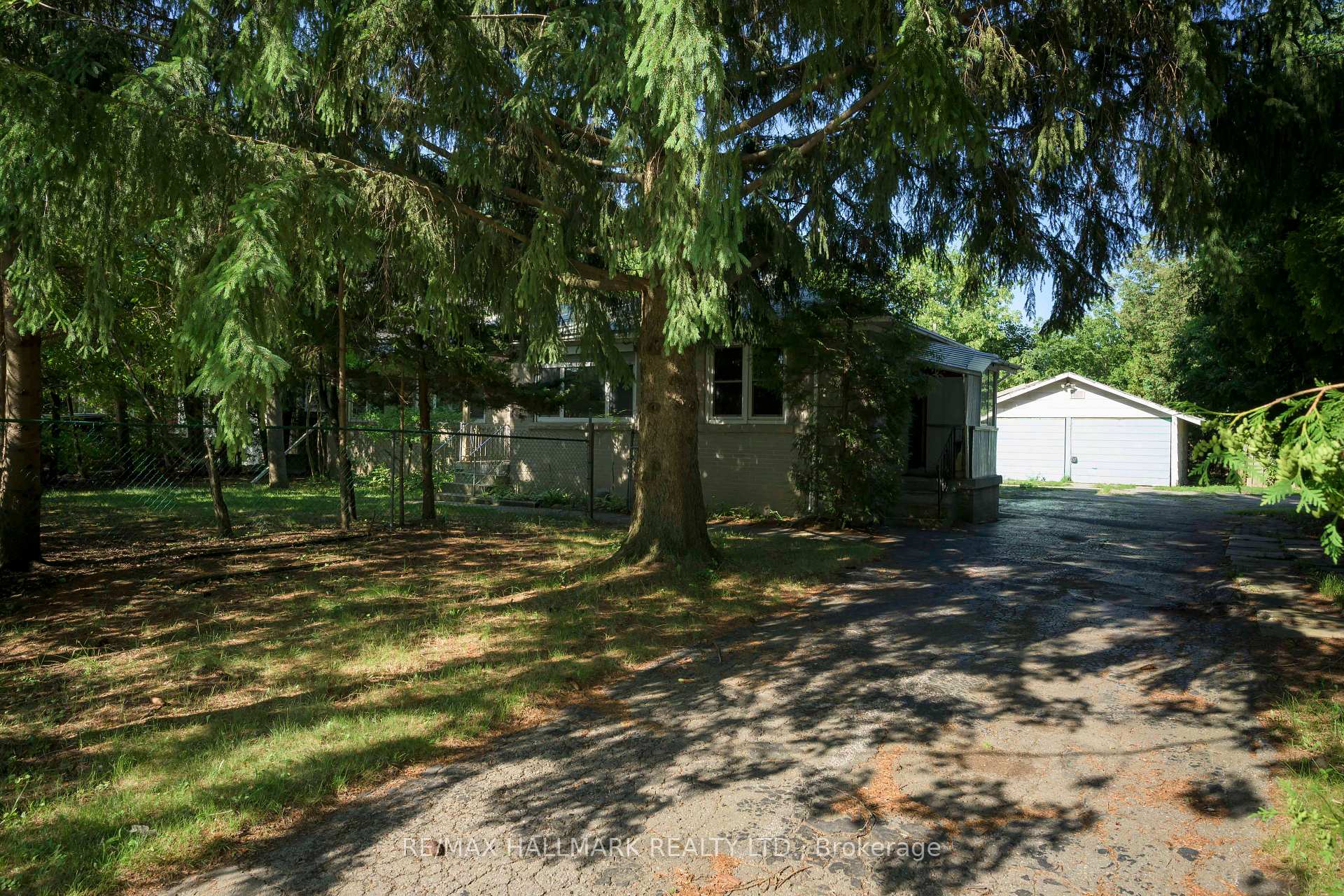 Photo 2 of 4 Crestview Road, King, Nobleton — HOMEH