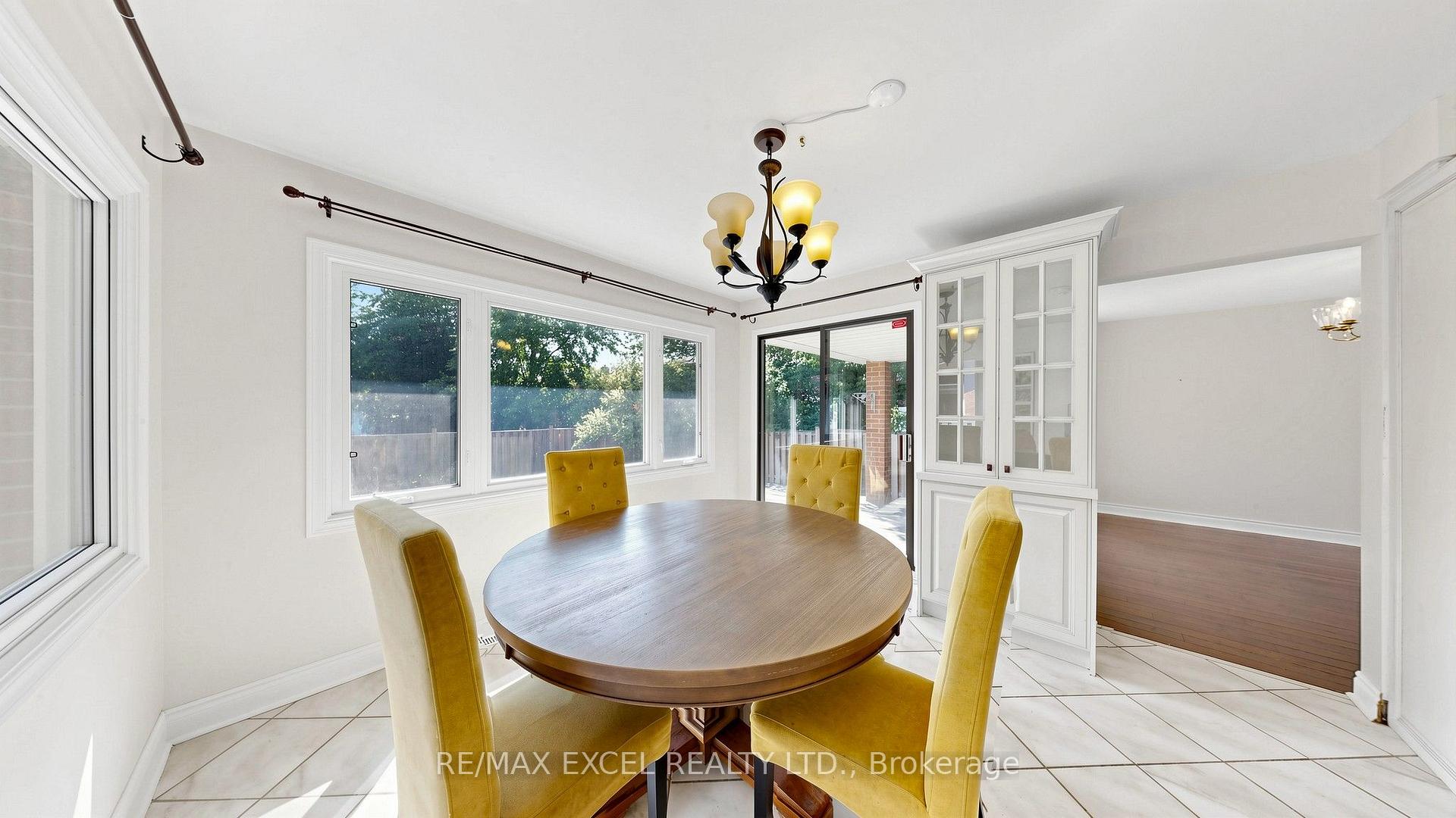 Photo 17 of 21 Mary Gapper Crescent, Richmond Hill, North Richvale — HOMEH