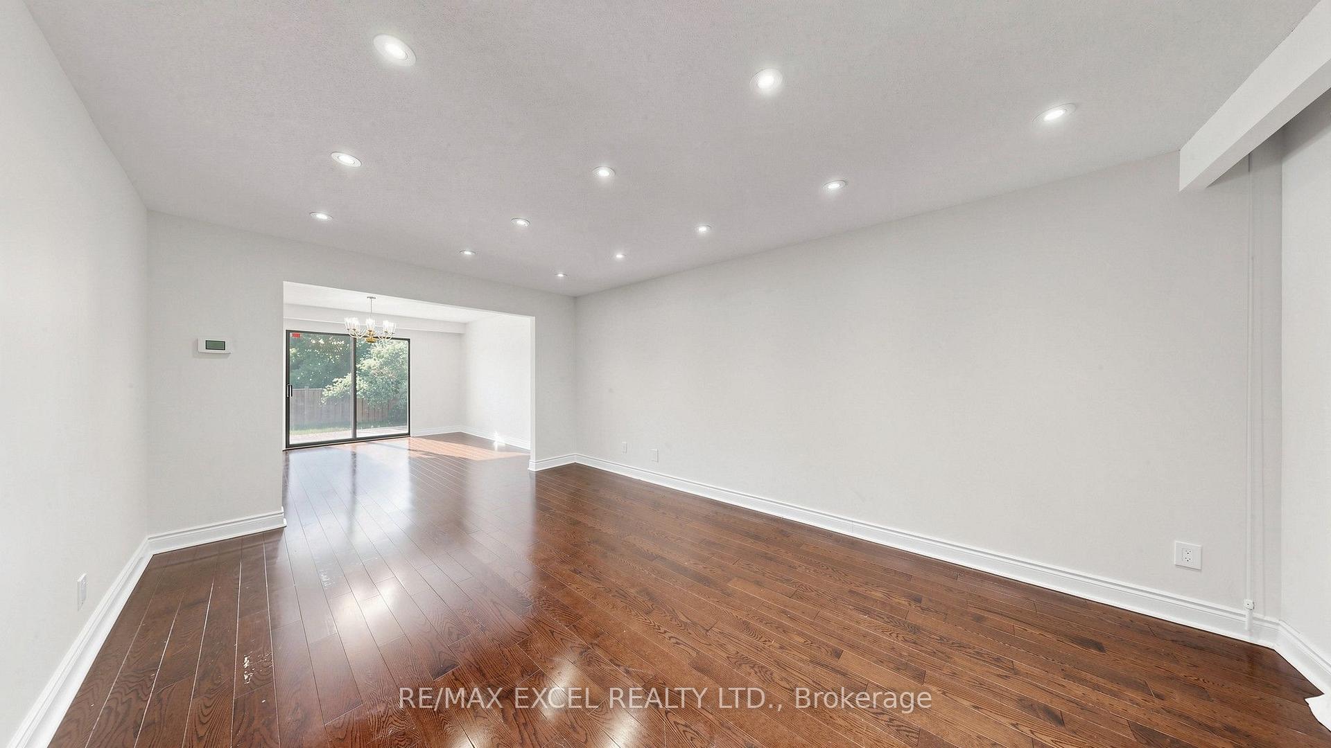 Photo 22 of 21 Mary Gapper Crescent, Richmond Hill, North Richvale — HOMEH