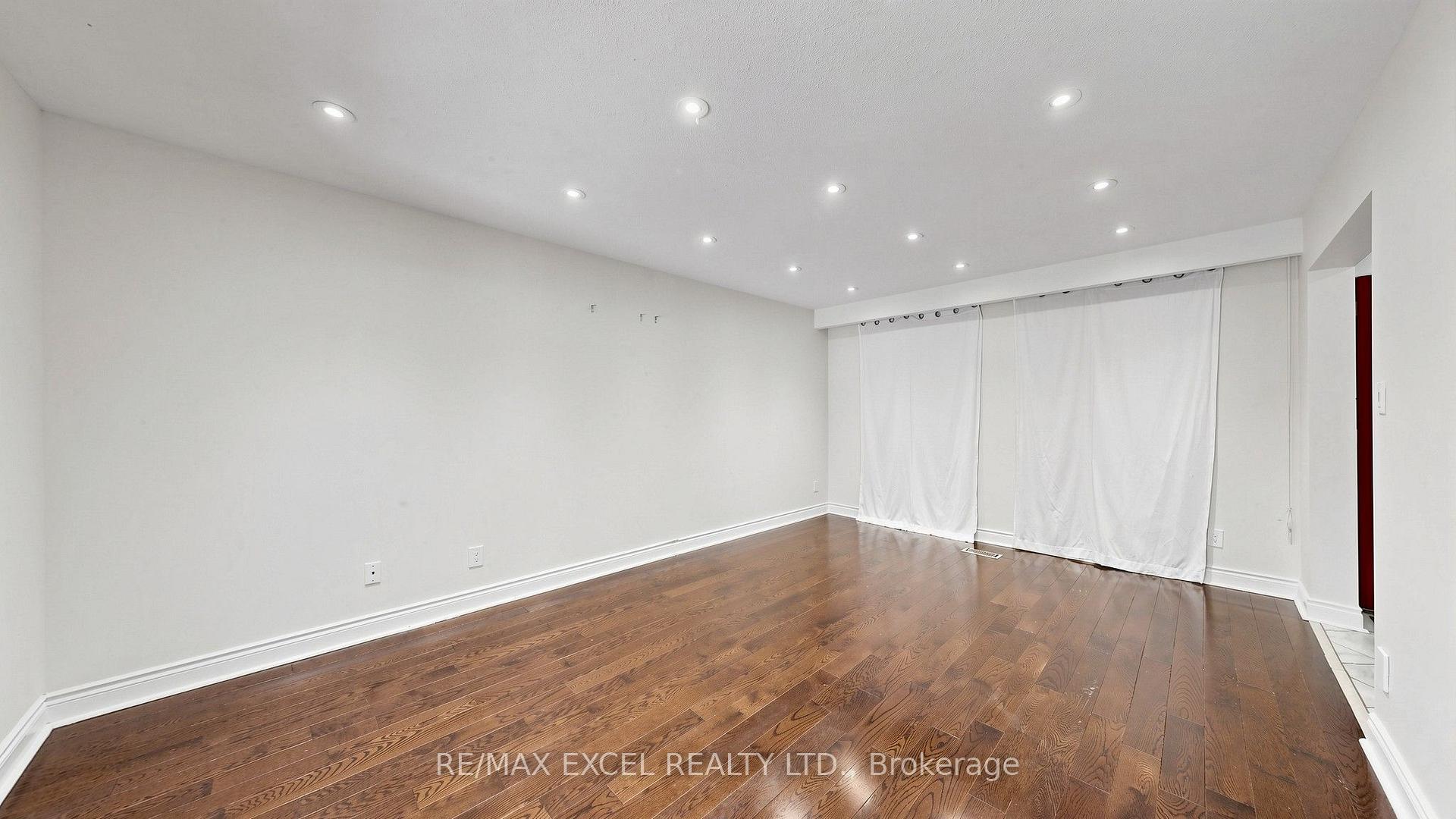 Photo 24 of 21 Mary Gapper Crescent, Richmond Hill, North Richvale — HOMEH