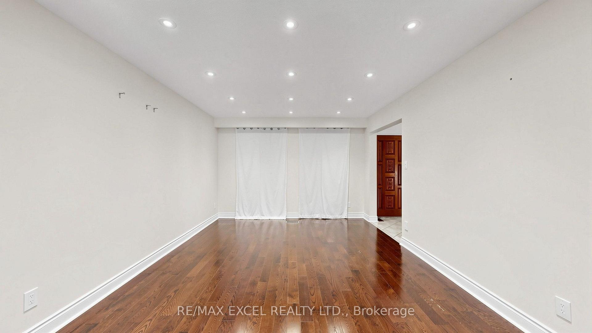Photo 25 of 21 Mary Gapper Crescent, Richmond Hill, North Richvale — HOMEH
