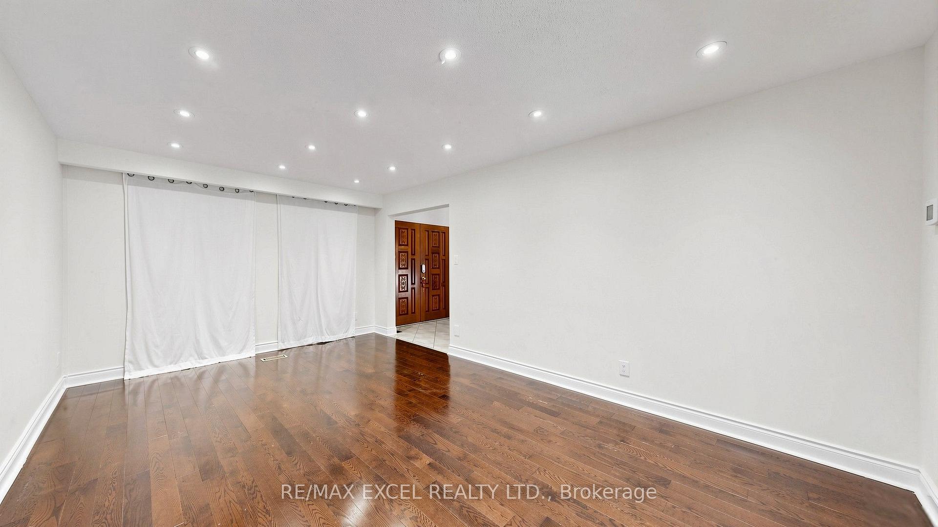 Photo 26 of 21 Mary Gapper Crescent, Richmond Hill, North Richvale — HOMEH