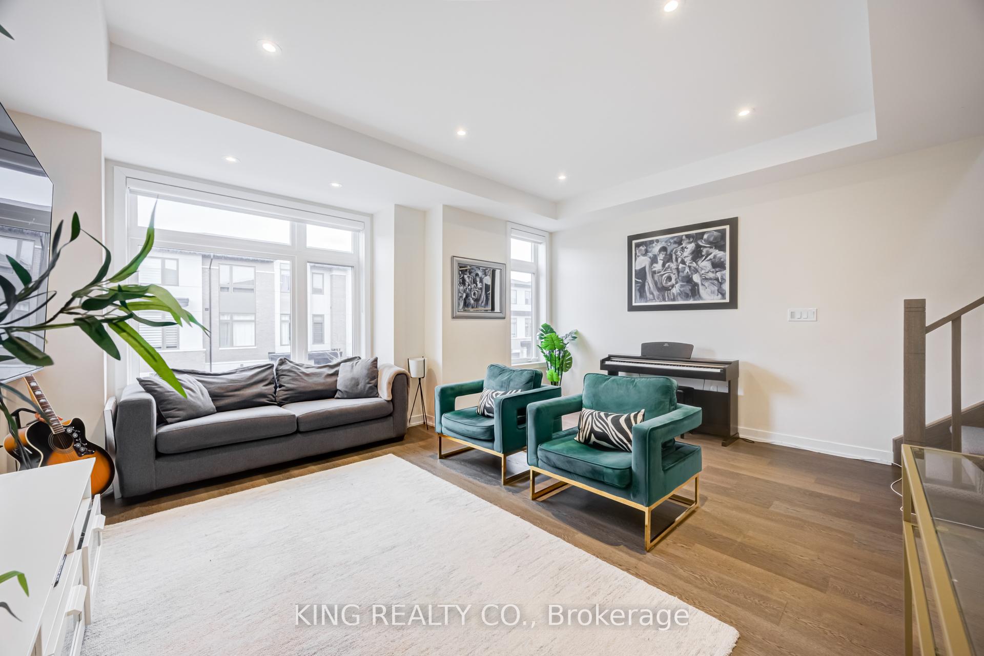 Front of Unit 29, 250 Finch Avenue