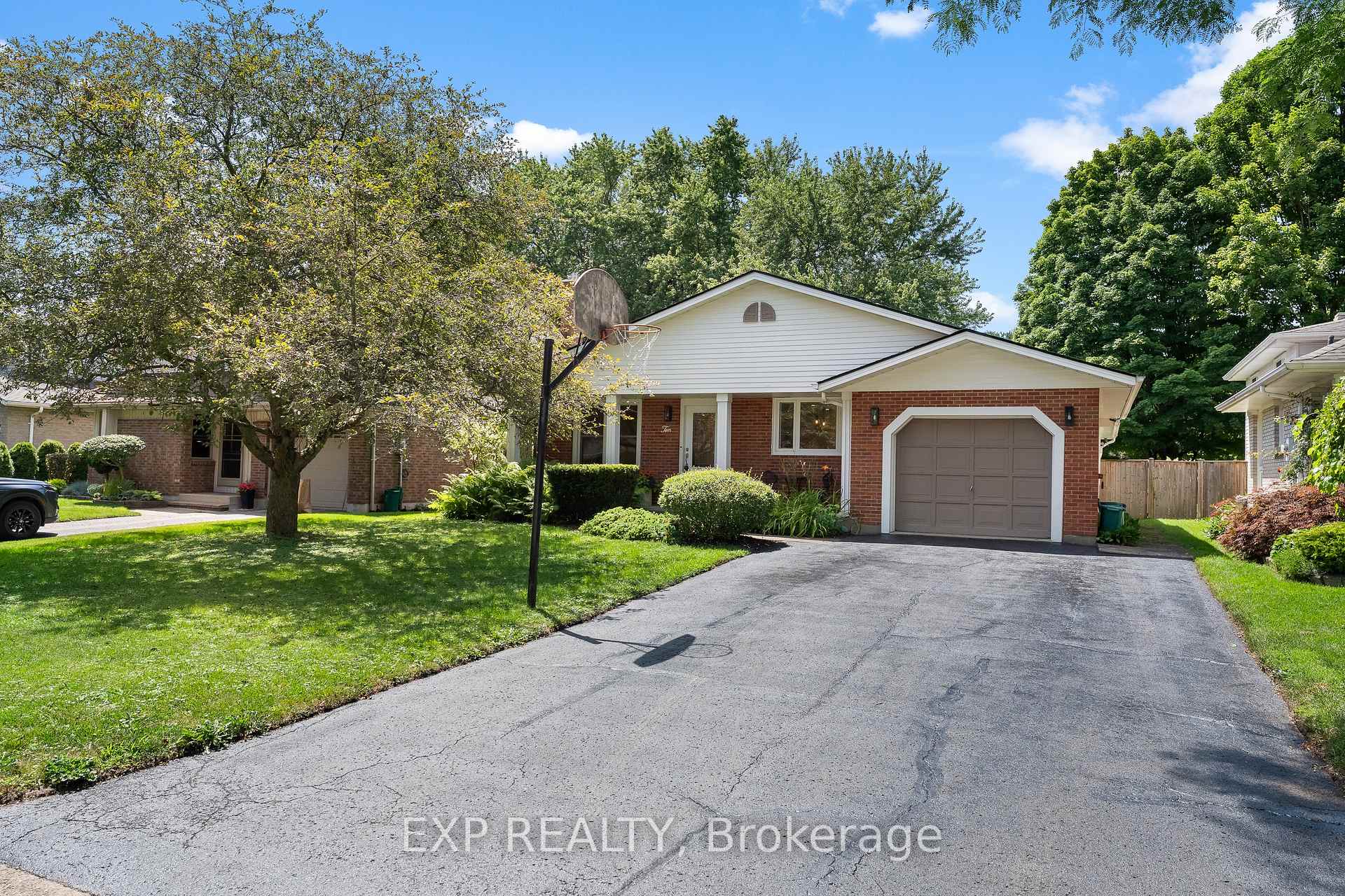 Photo 1 of 10 Brookbank Crescent, Pelham, Fonthill — HOMEH