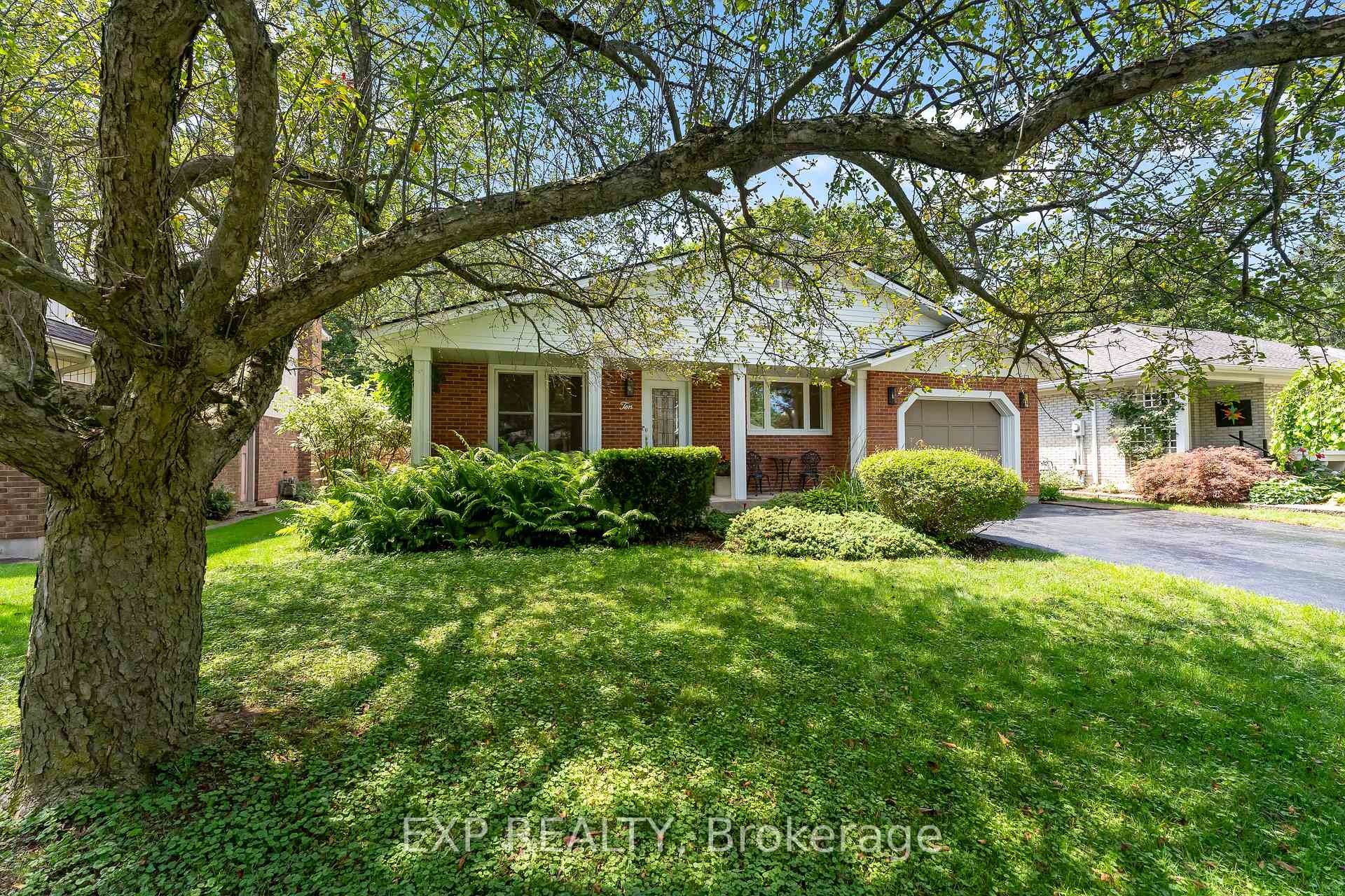 Photo 2 of 10 Brookbank Crescent, Pelham, Fonthill — HOMEH