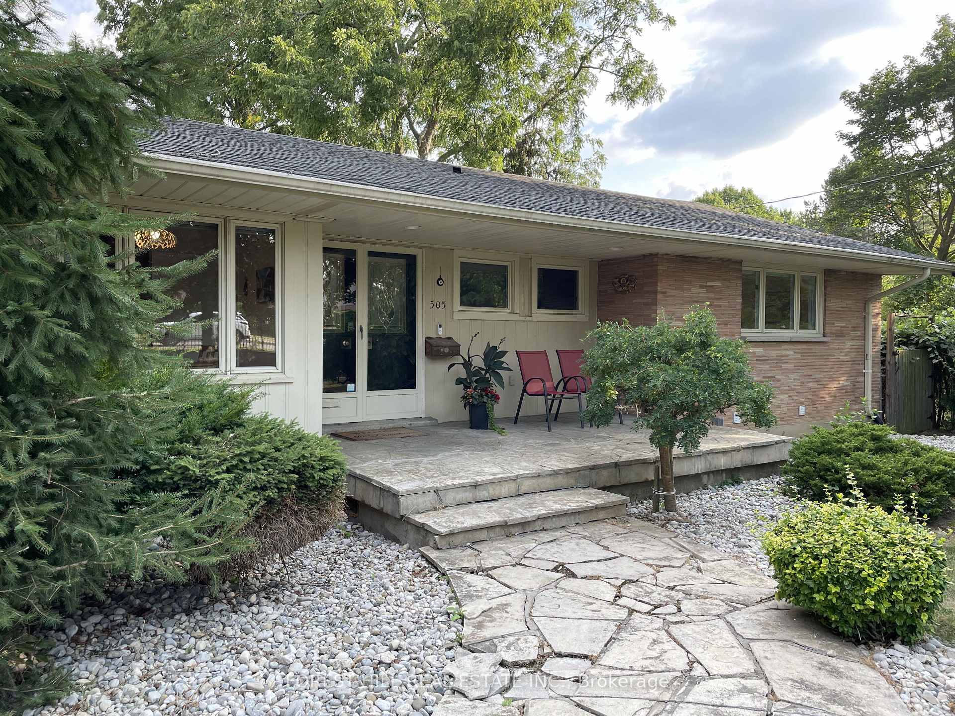 Front of 505 Fanshawe Park Road E