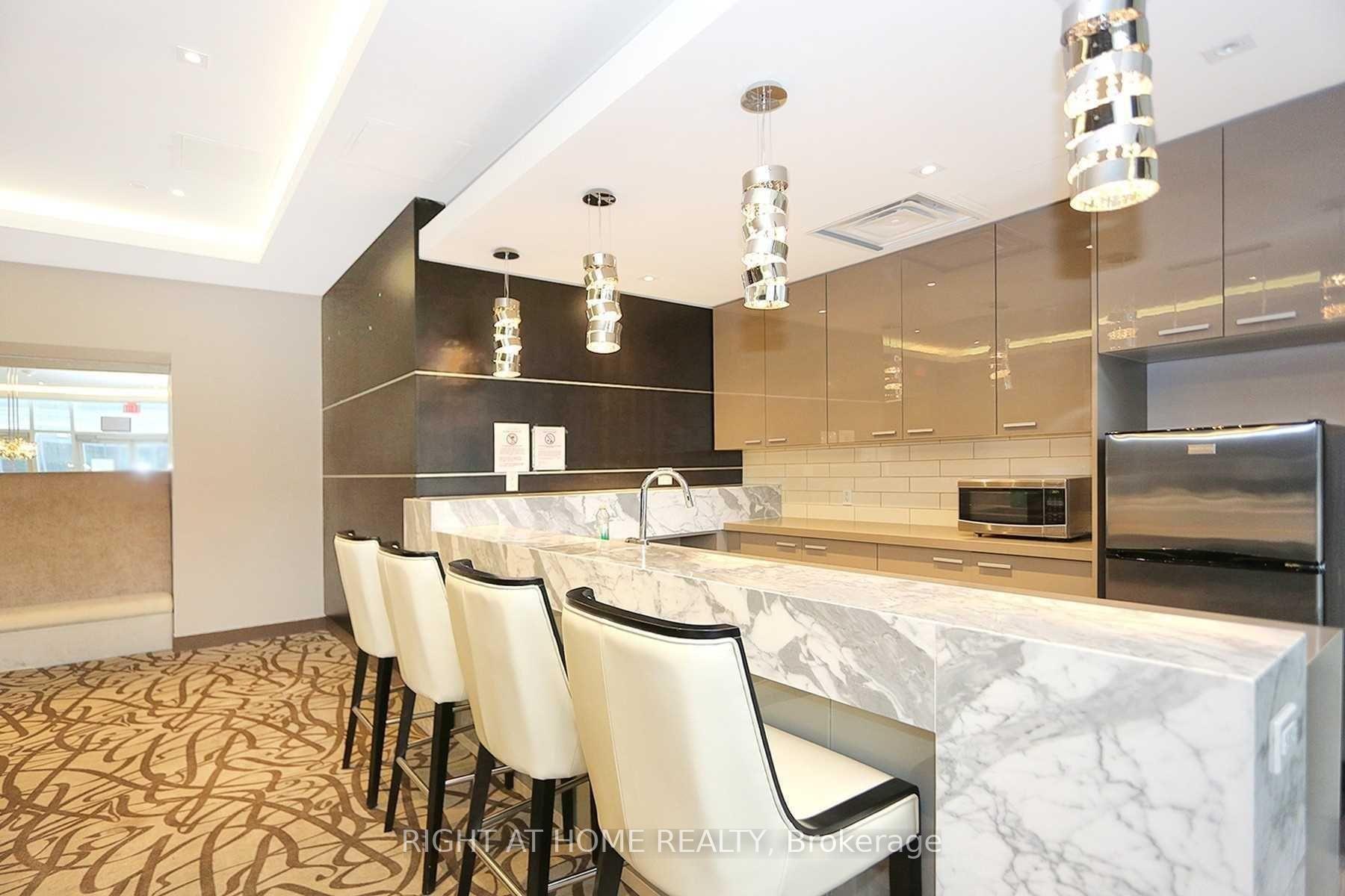 Photo 7 of Unit 1010, 9618 Yonge Street, Richmond Hill, Harding — HOMEH