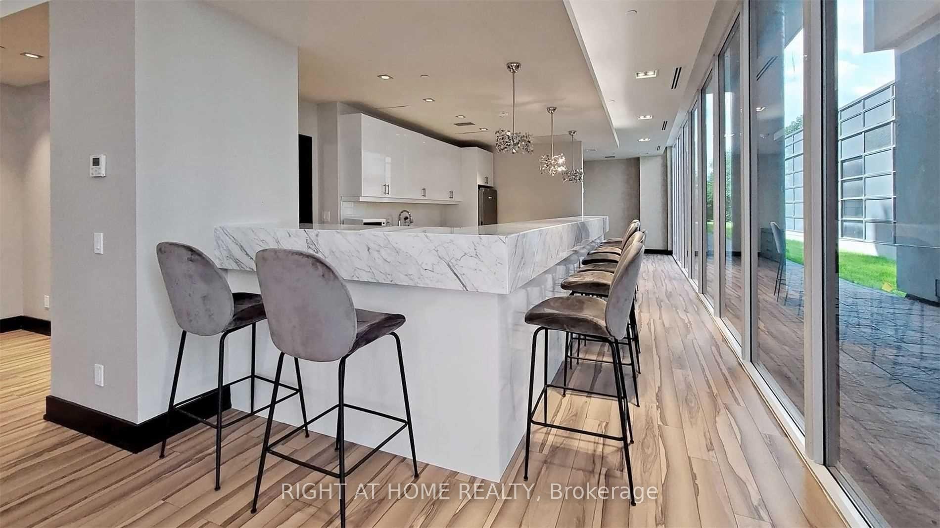 Photo 9 of Unit 1010, 9618 Yonge Street, Richmond Hill, Harding — HOMEH