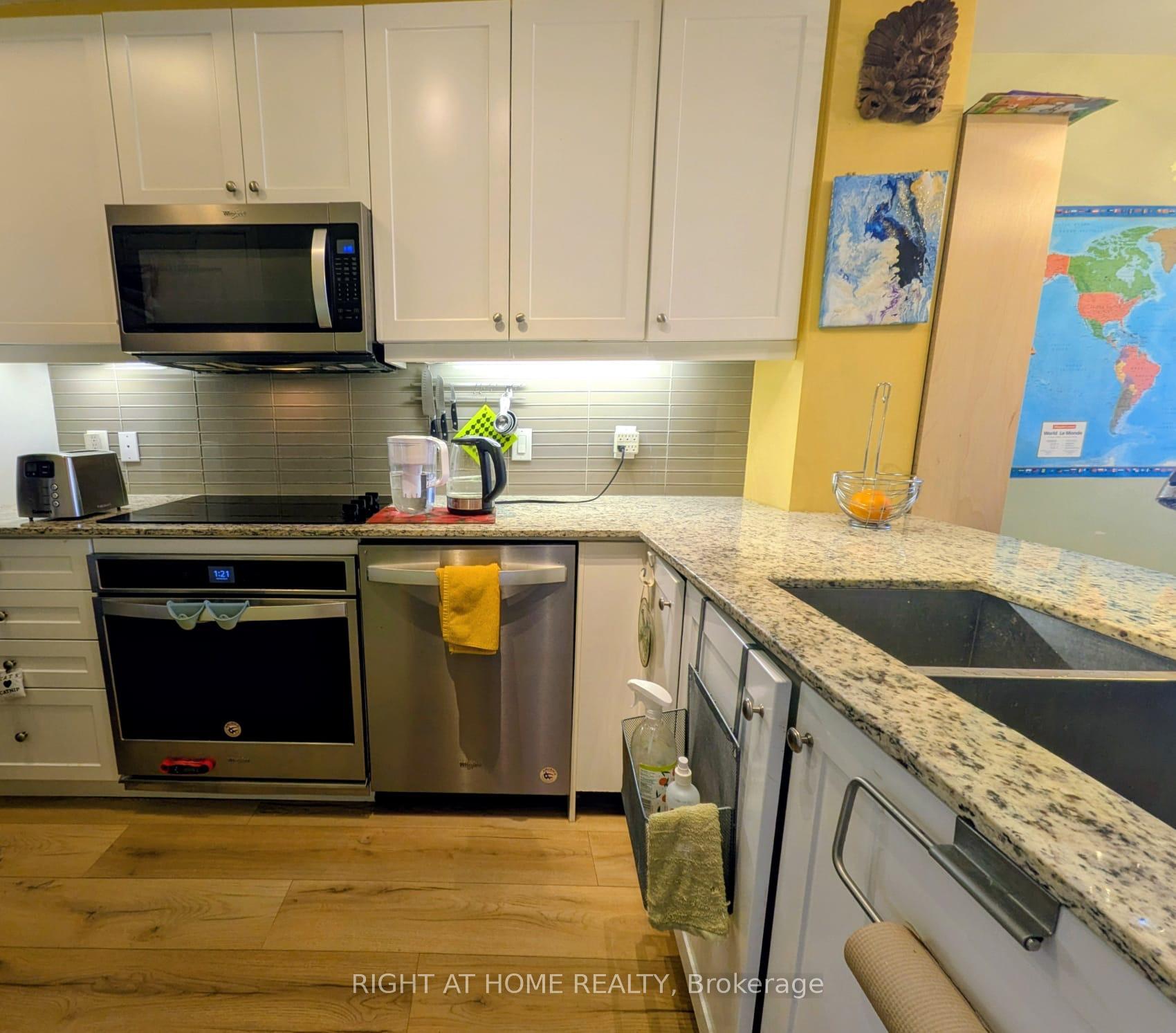 Photo 17 of Unit 1010, 9618 Yonge Street, Richmond Hill, Harding — HOMEH