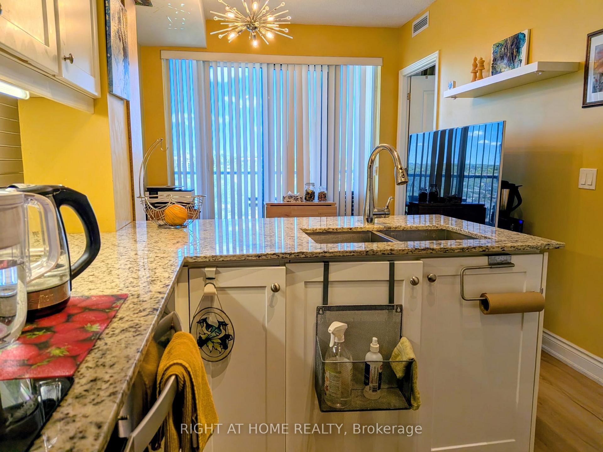 Photo 18 of Unit 1010, 9618 Yonge Street, Richmond Hill, Harding — HOMEH