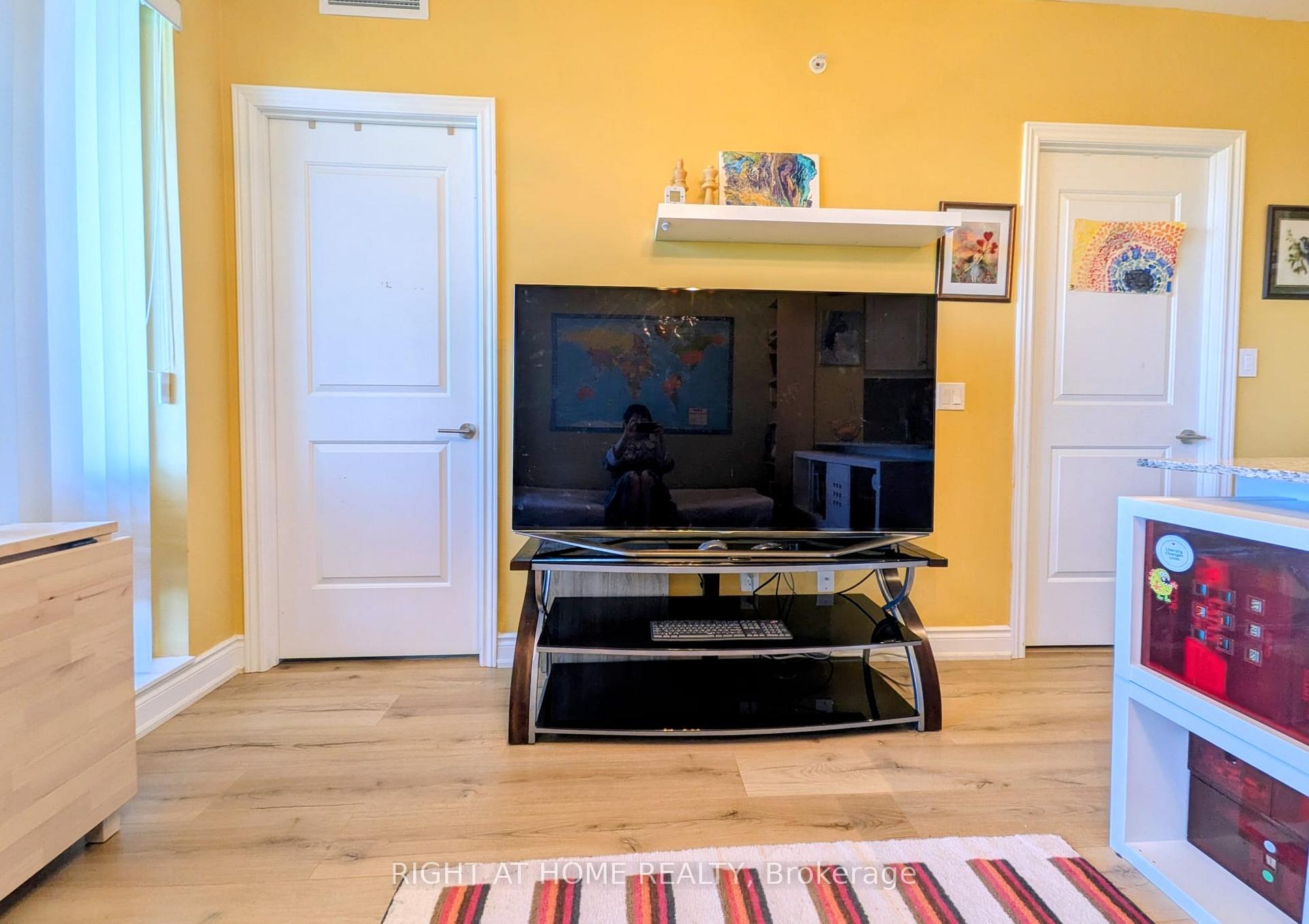 Photo 25 of Unit 1010, 9618 Yonge Street, Richmond Hill, Harding — HOMEH