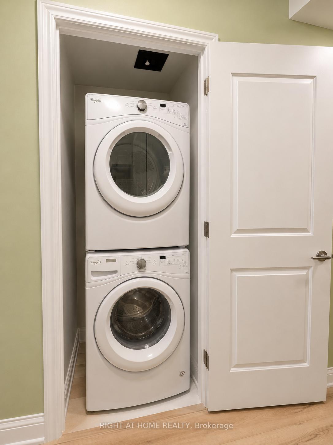 Photo 30 of Unit 1010, 9618 Yonge Street, Richmond Hill, Harding — HOMEH