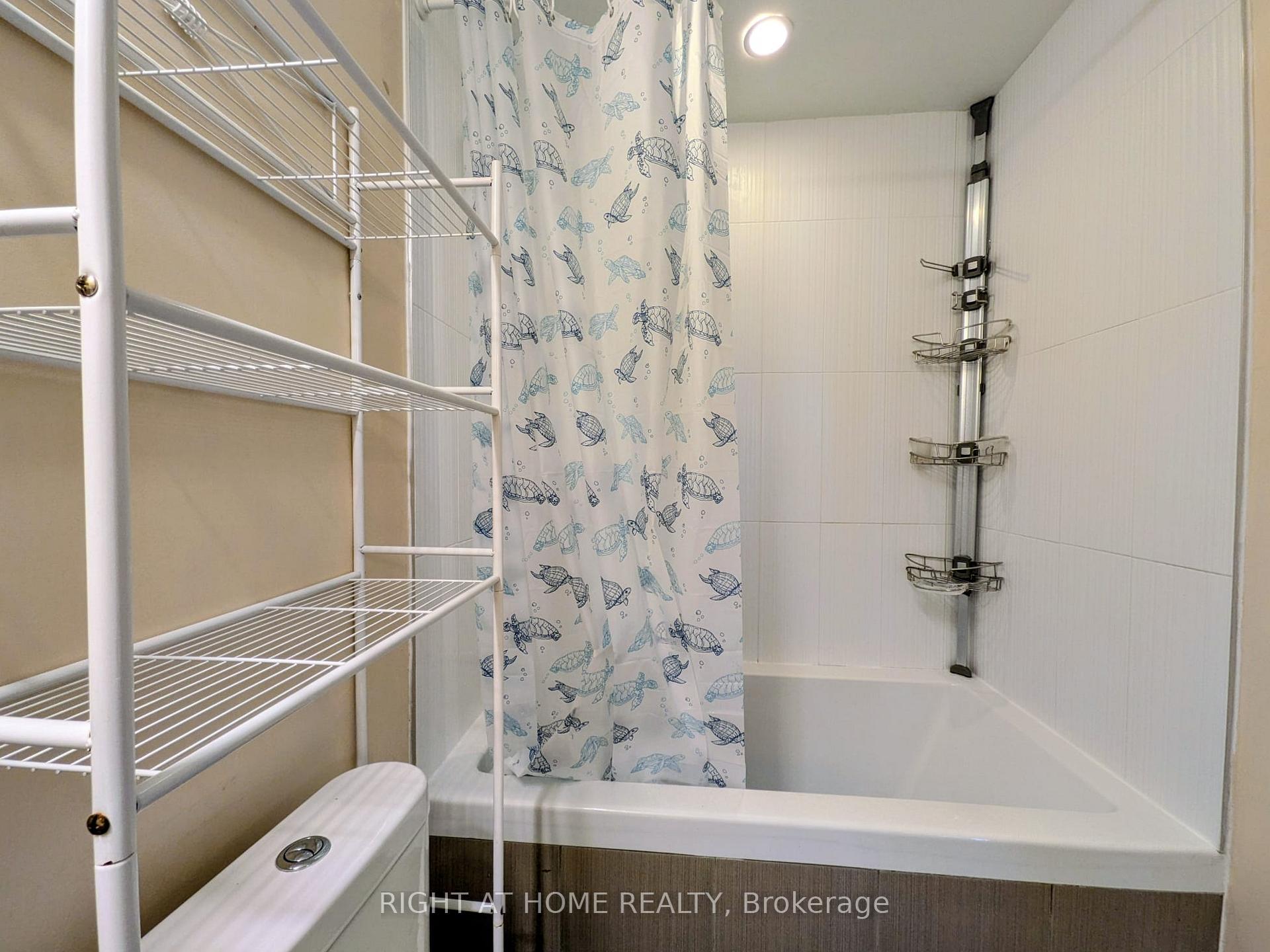 Photo 32 of Unit 1010, 9618 Yonge Street, Richmond Hill, Harding — HOMEH