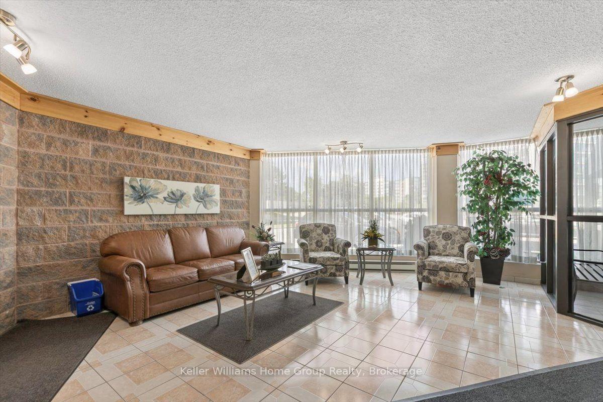Photo 4 of Unit 902, 24 Marilyn Drive, Guelph, Riverside Park — HOMEH