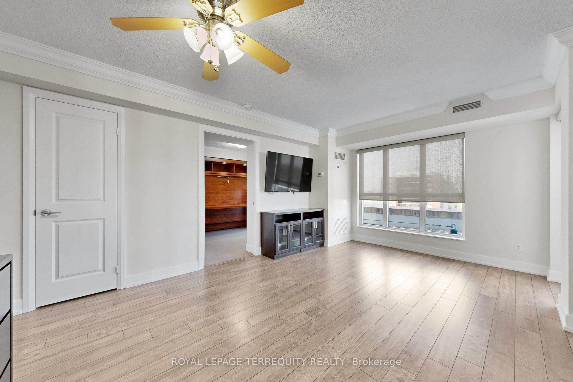 Photo 4 of Unit 1322, 2 Eva Road, Etobicoke, Etobicoke West Mall — HOMEH
