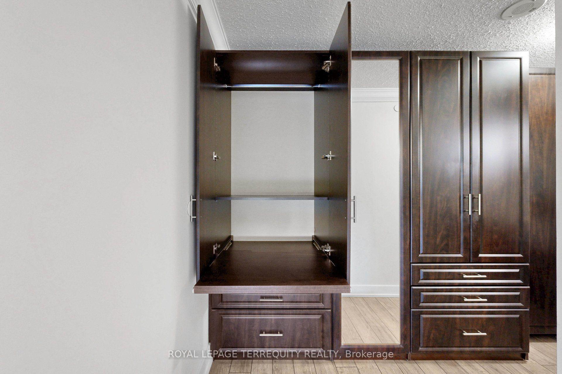 Photo 12 of Unit 1322, 2 Eva Road, Etobicoke, Etobicoke West Mall — HOMEH