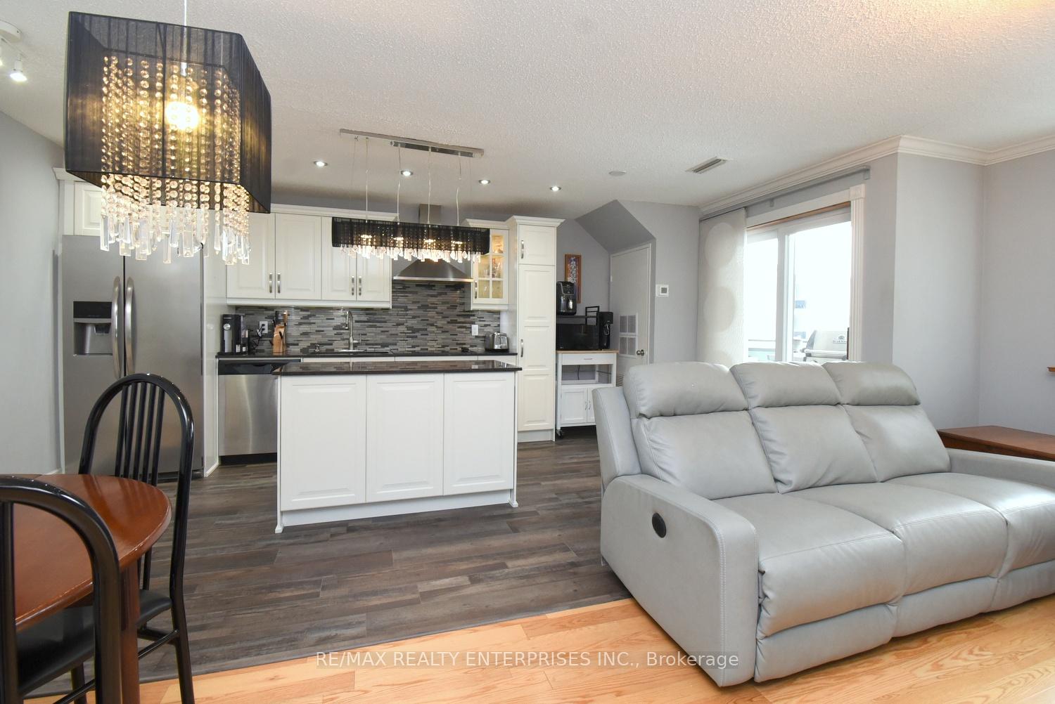 Photo 6 of Unit 119, 2001 Bonnymede Drive, Mississauga, Clarkson — HOMEH