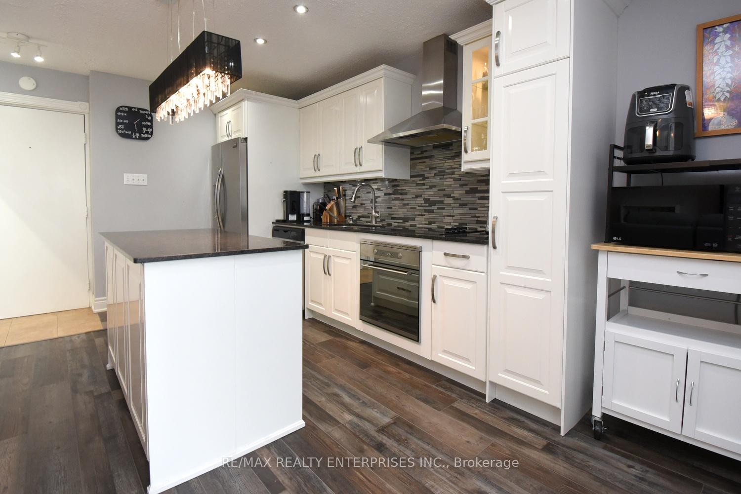 Photo 11 of Unit 119, 2001 Bonnymede Drive, Mississauga, Clarkson — HOMEH