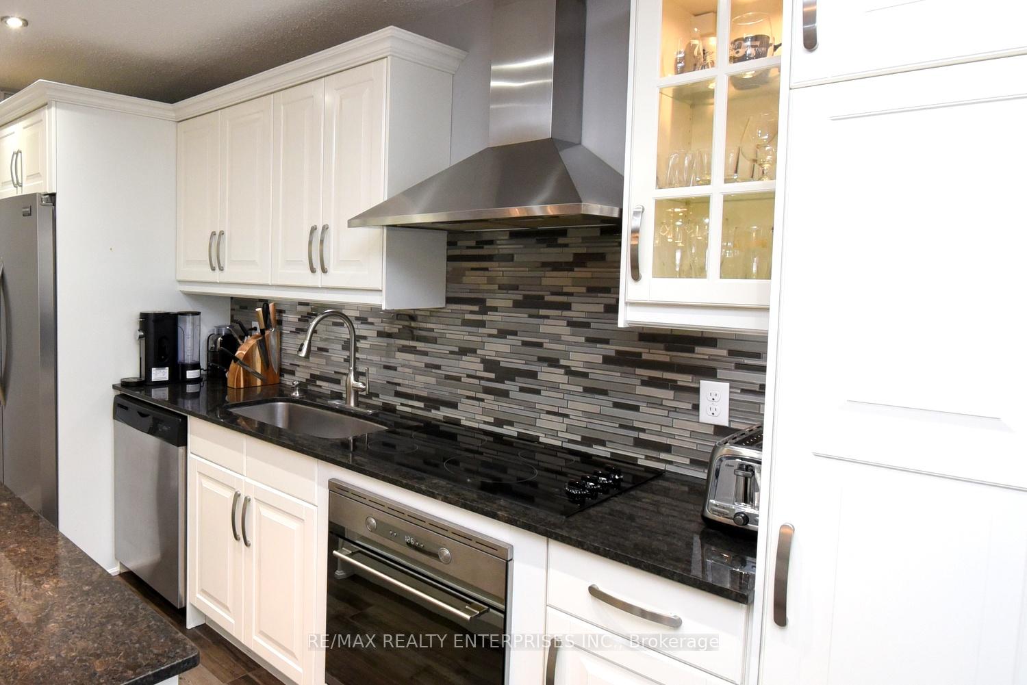 Photo 14 of Unit 119, 2001 Bonnymede Drive, Mississauga, Clarkson — HOMEH