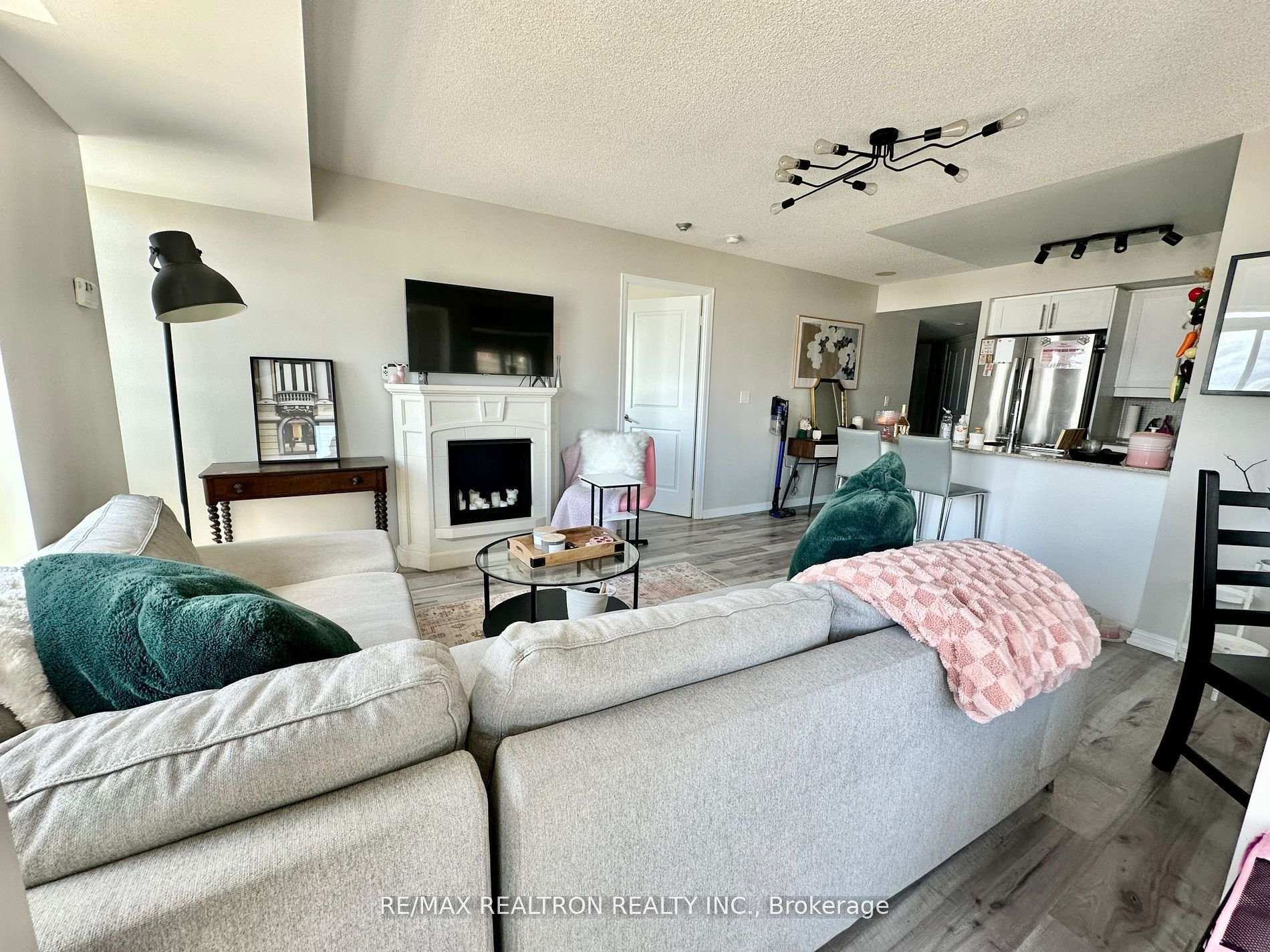 Photo 4 of Unit 1006, 85 East Liberty Street, Toronto, Niagara — HOMEH