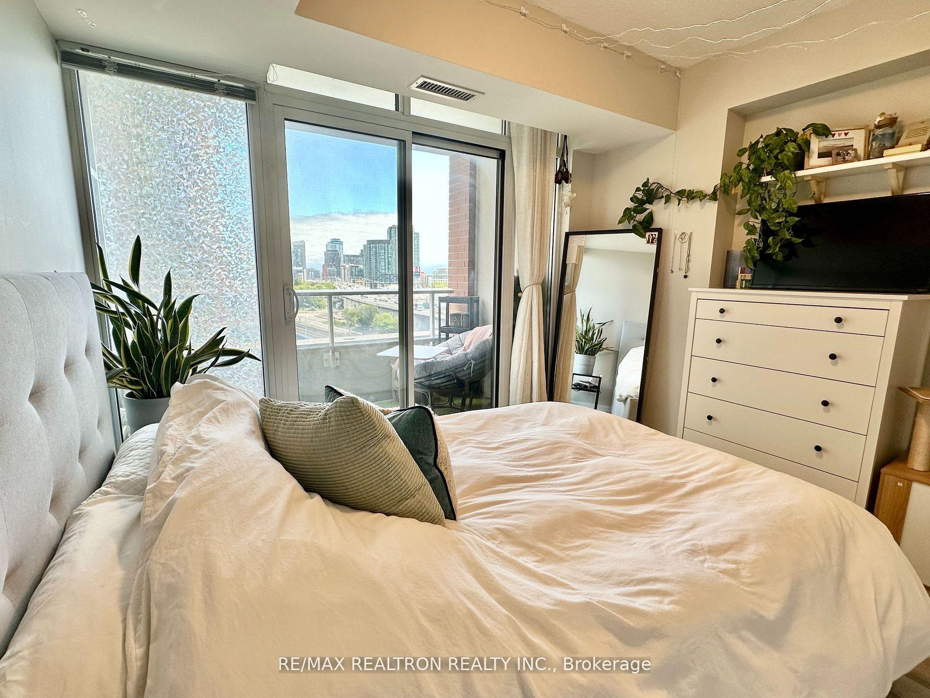 Photo 15 of Unit 1006, 85 East Liberty Street, Toronto, Niagara — HOMEH