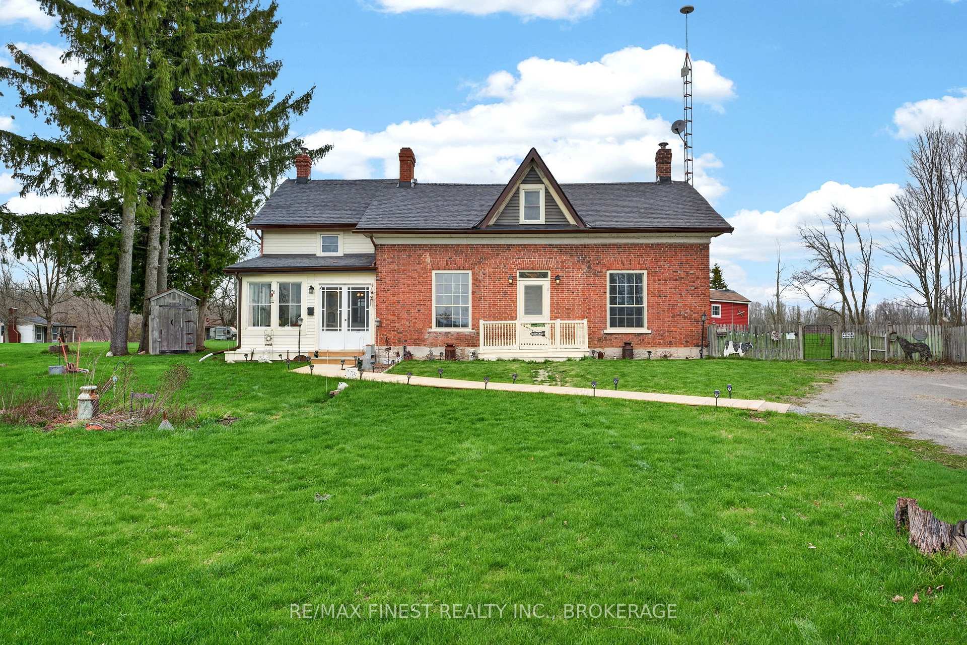 Photo 2 of 2173 Switzerville Road, Loyalist, Lennox and Addington - South — HOMEH