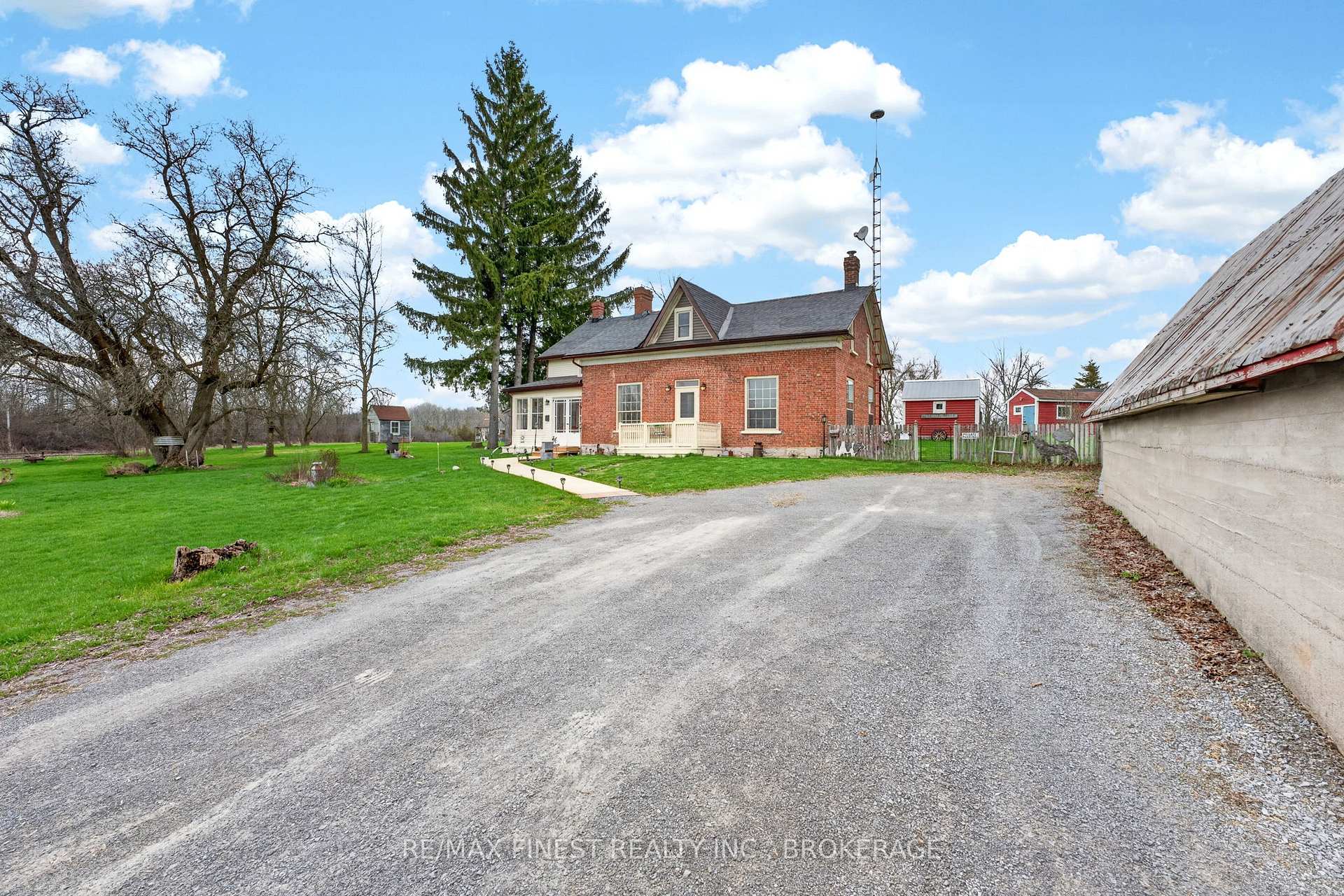 Photo 4 of 2173 Switzerville Road, Loyalist, Lennox and Addington - South — HOMEH