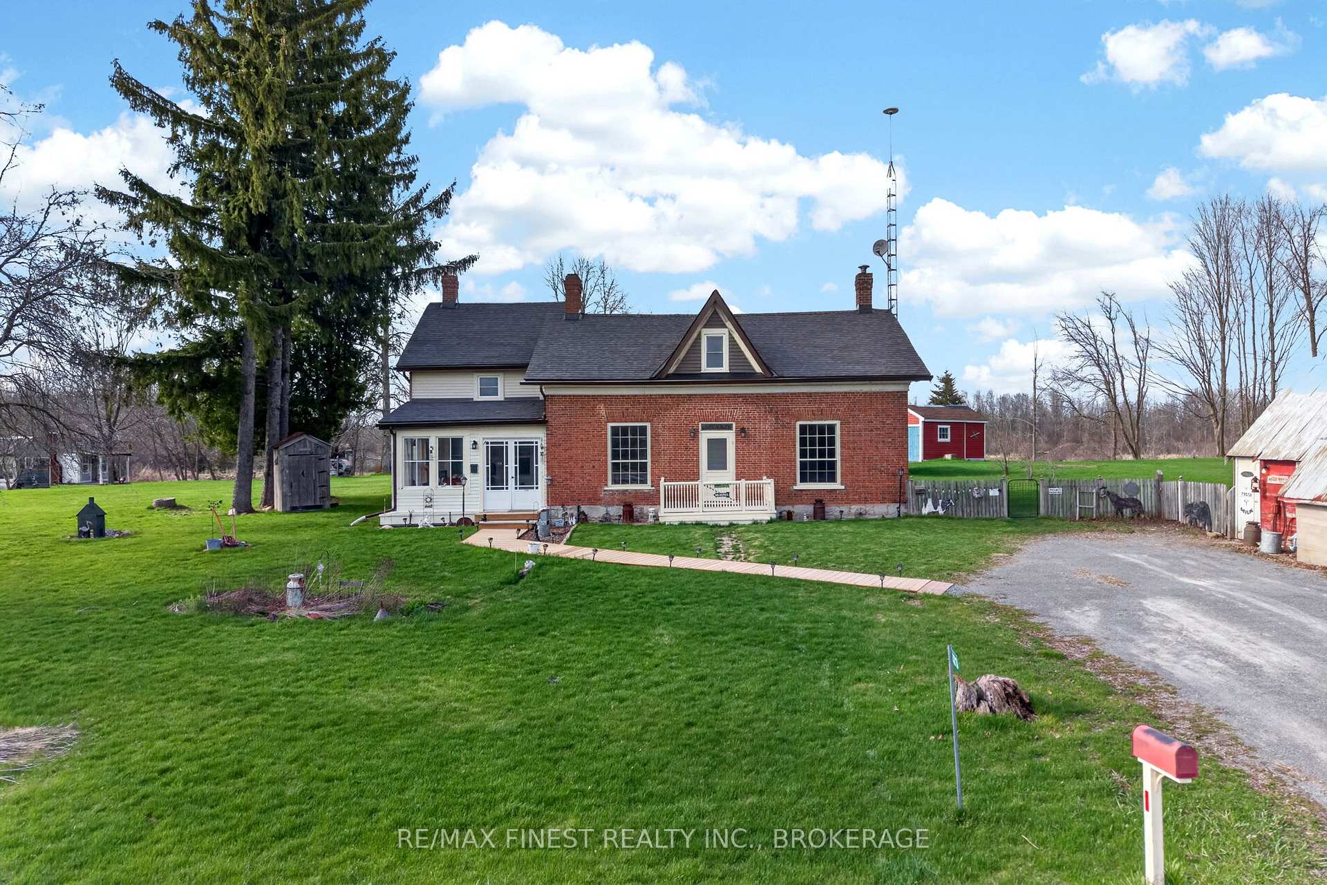 Photo 42 of 2173 Switzerville Road, Loyalist, Lennox and Addington - South — HOMEH