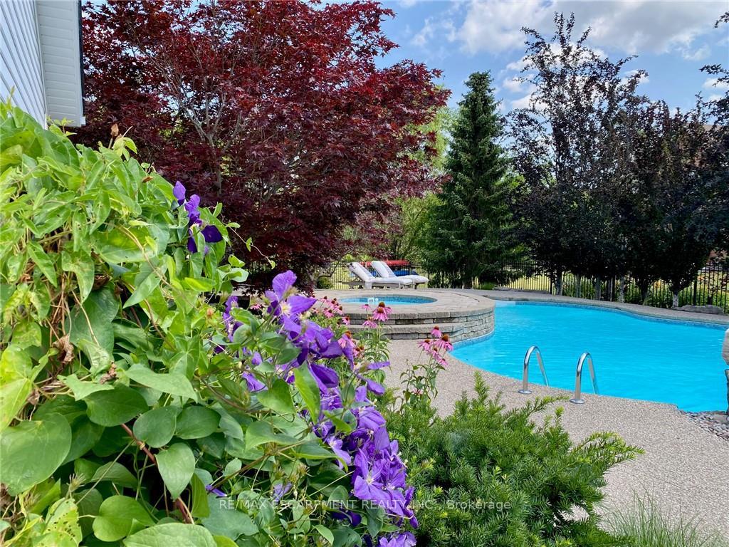 Photo 2 of 20 Haldimand Trail, Haldimand, Dunnville — HOMEH