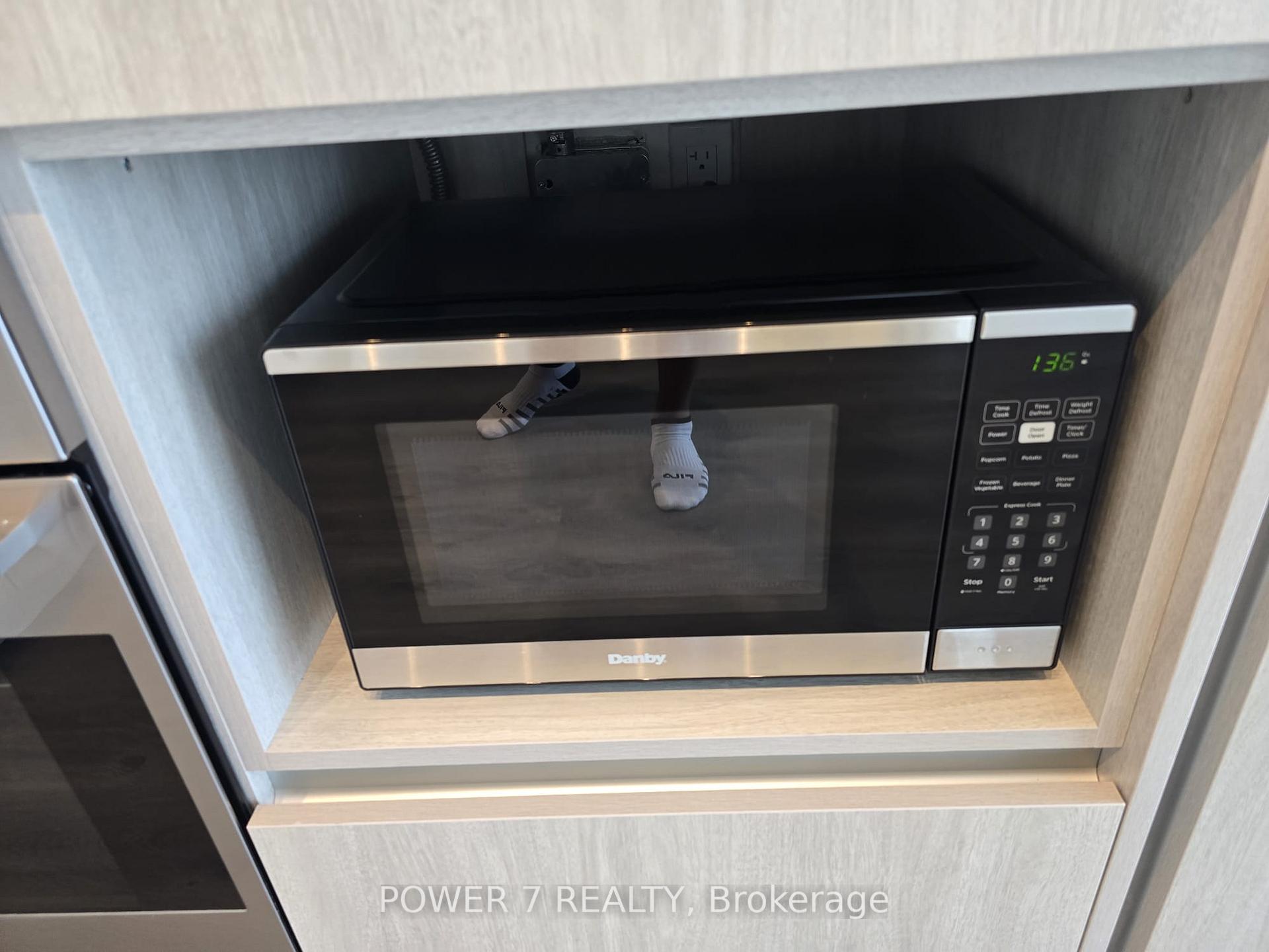 Photo 12 of Unit 1503, 28 Interchange Way, Vaughan, Vaughan Corporate Centre — HOMEH