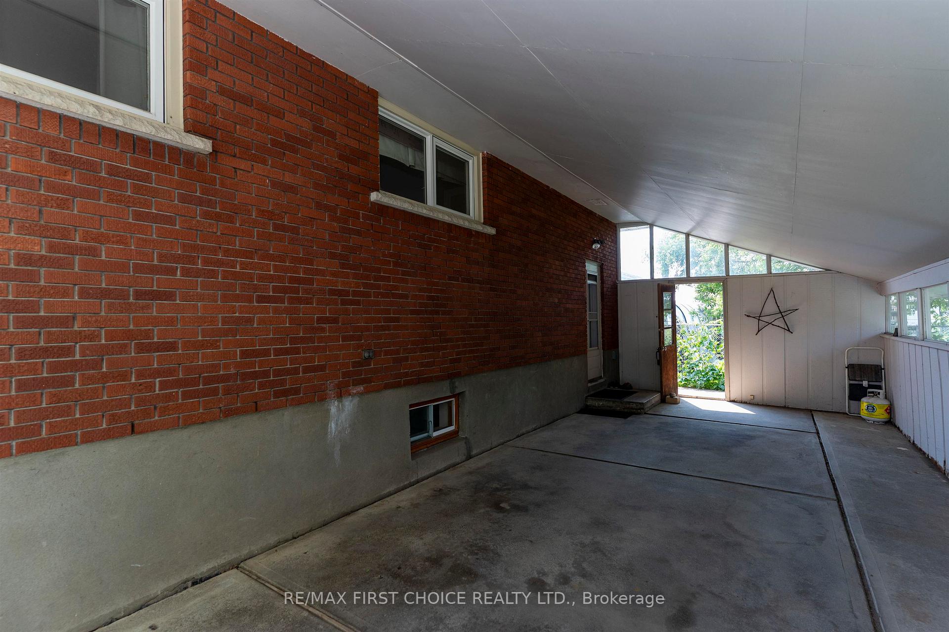 Photo 3 of 601 Edward Street S, Thunder Bay, Green Acres — HOMEH