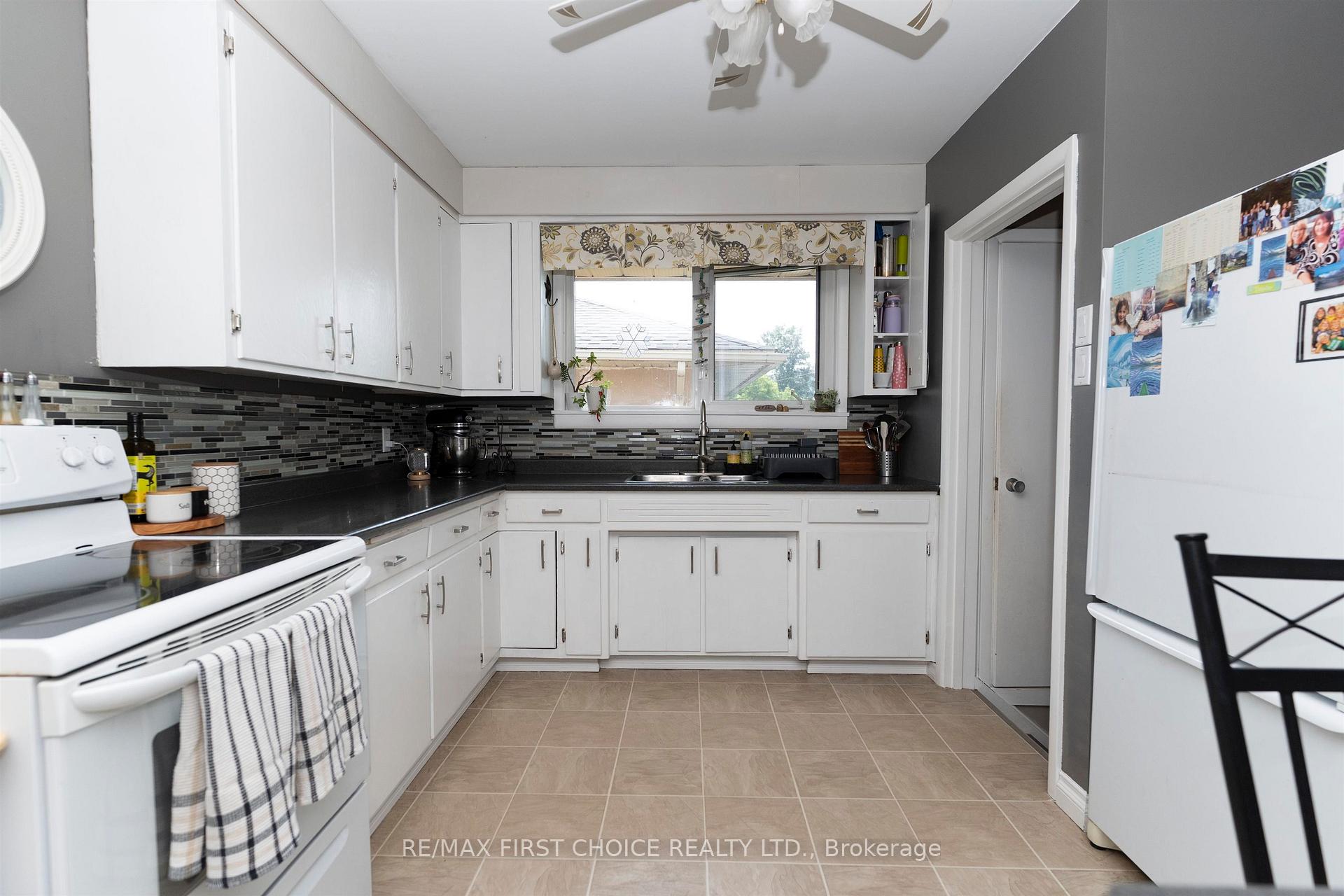 Photo 4 of 601 Edward Street S, Thunder Bay, Green Acres — HOMEH
