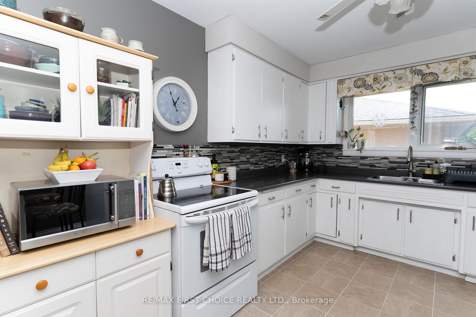 Photo 5 of 601 Edward Street S, Thunder Bay, Green Acres — HOMEH