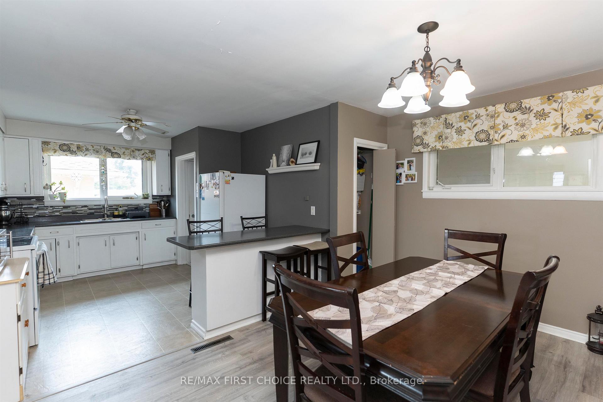 Photo 11 of 601 Edward Street S, Thunder Bay, Green Acres — HOMEH