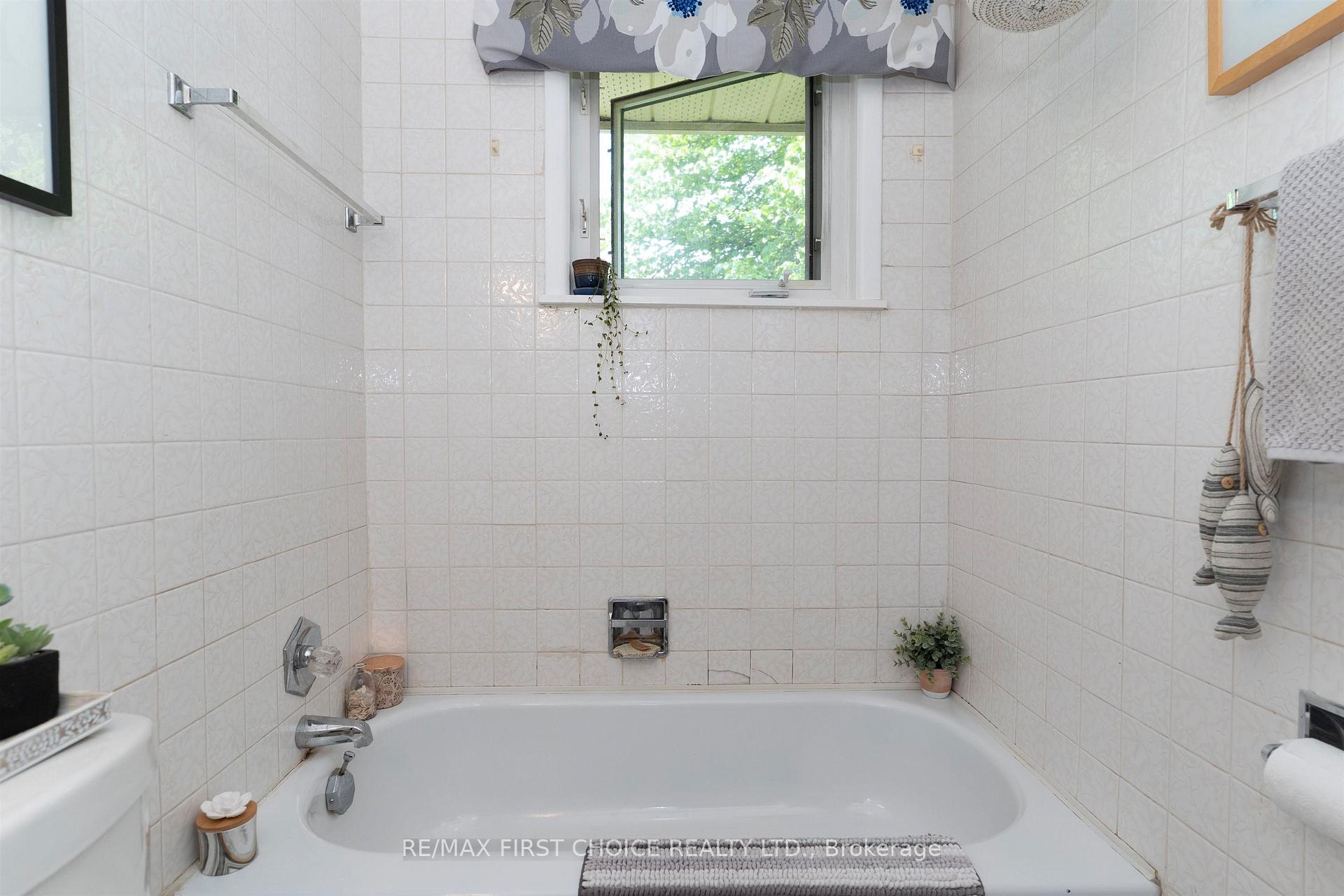 Photo 18 of 601 Edward Street S, Thunder Bay, Green Acres — HOMEH