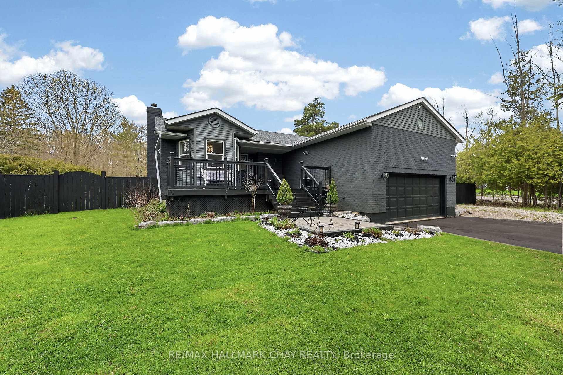 Photo 3 of 2330 Lakeshore Road E, Oro-Medonte, Hawkestone — HOMEH