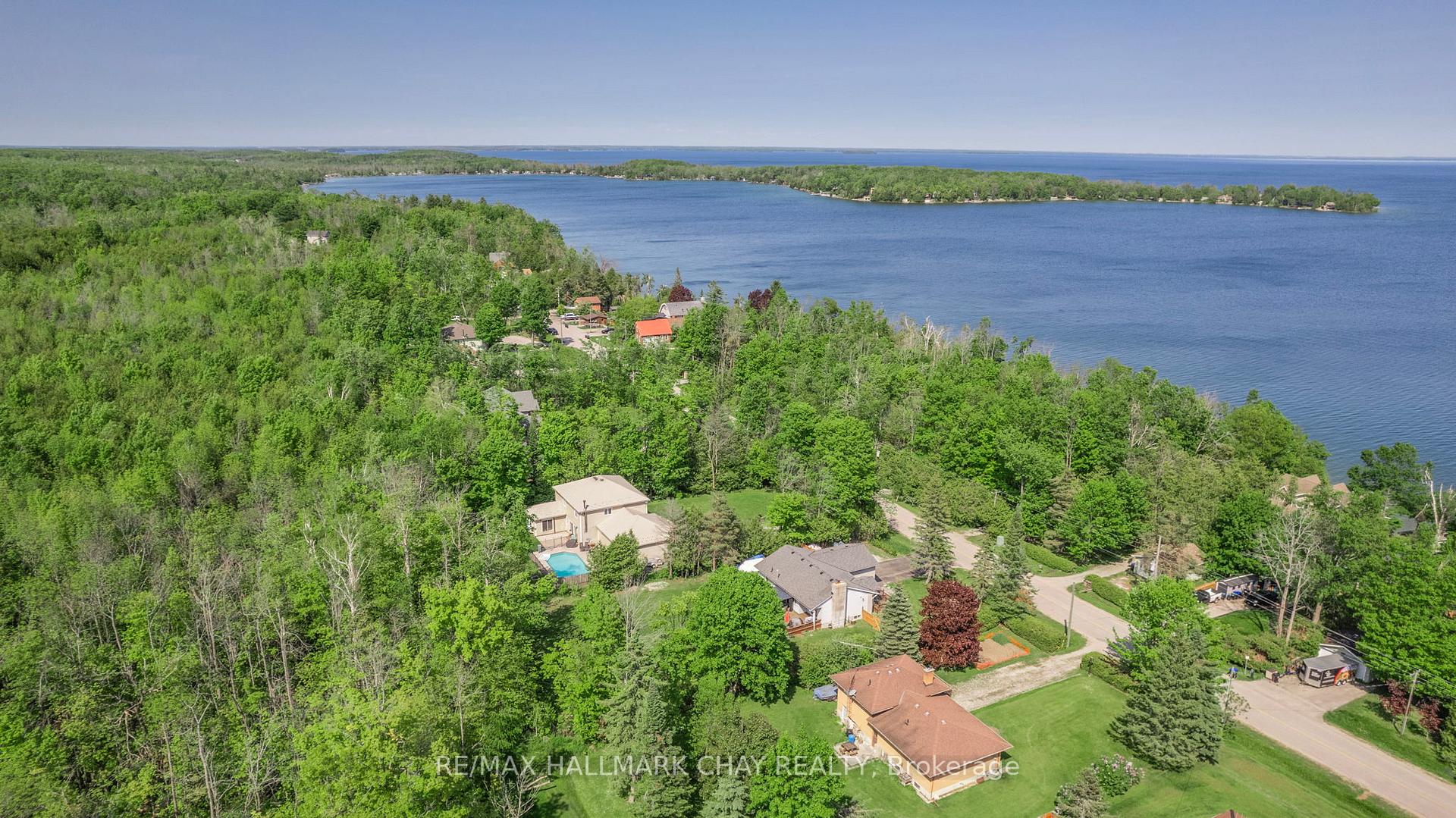 Photo 5 of 2330 Lakeshore Road E, Oro-Medonte, Hawkestone — HOMEH