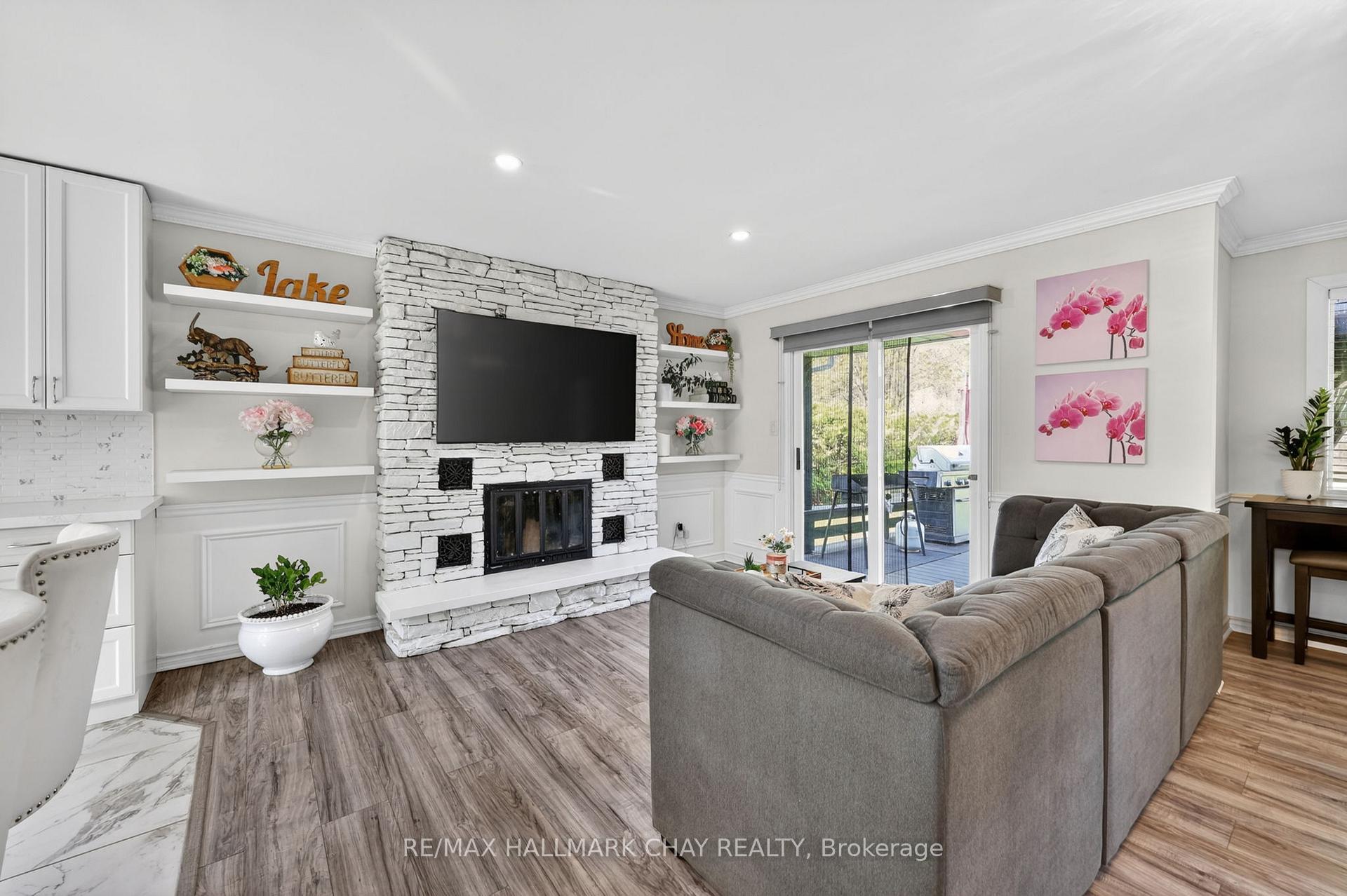 Photo 12 of 2330 Lakeshore Road E, Oro-Medonte, Hawkestone — HOMEH
