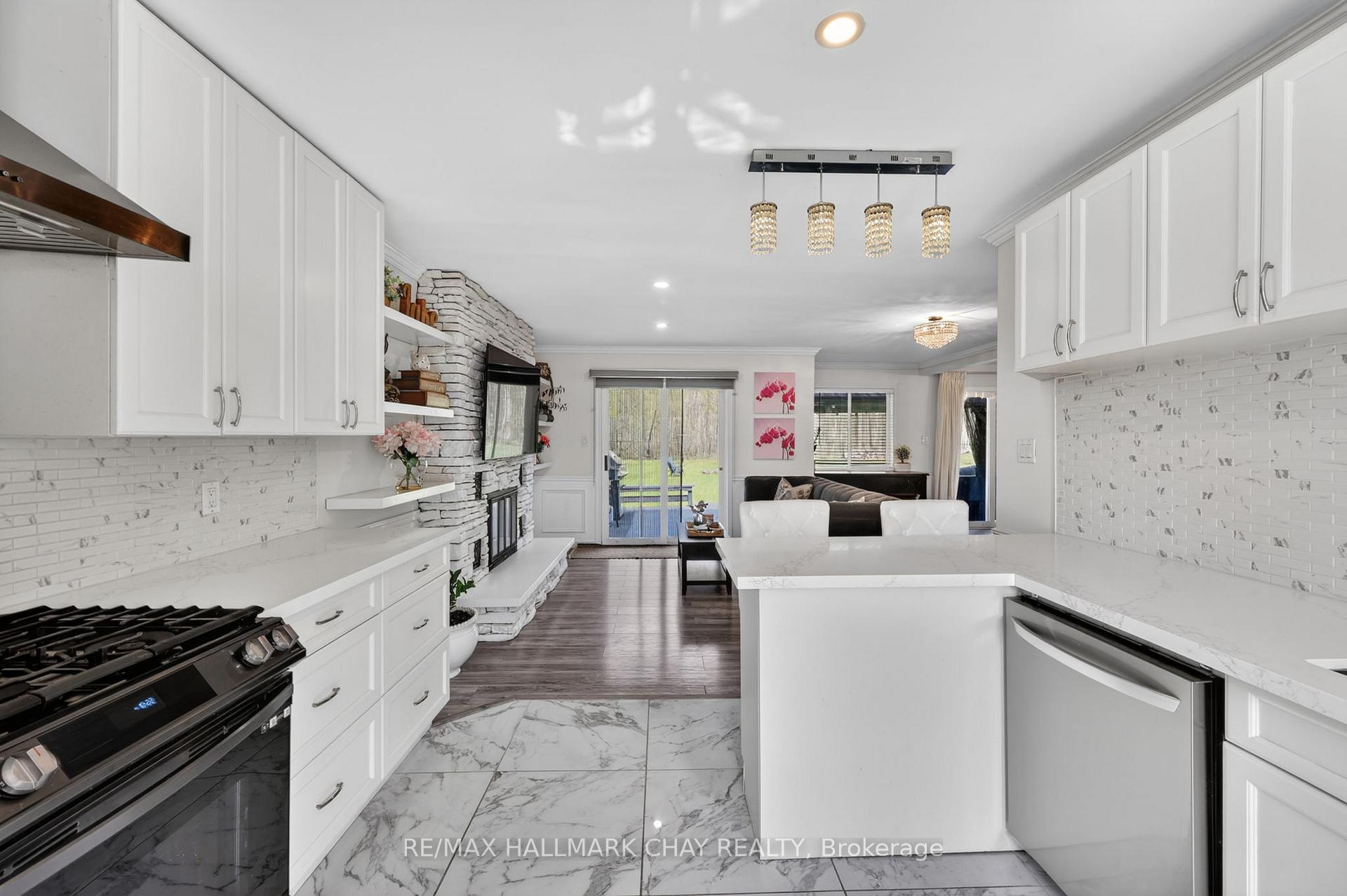 Photo 15 of 2330 Lakeshore Road E, Oro-Medonte, Hawkestone — HOMEH