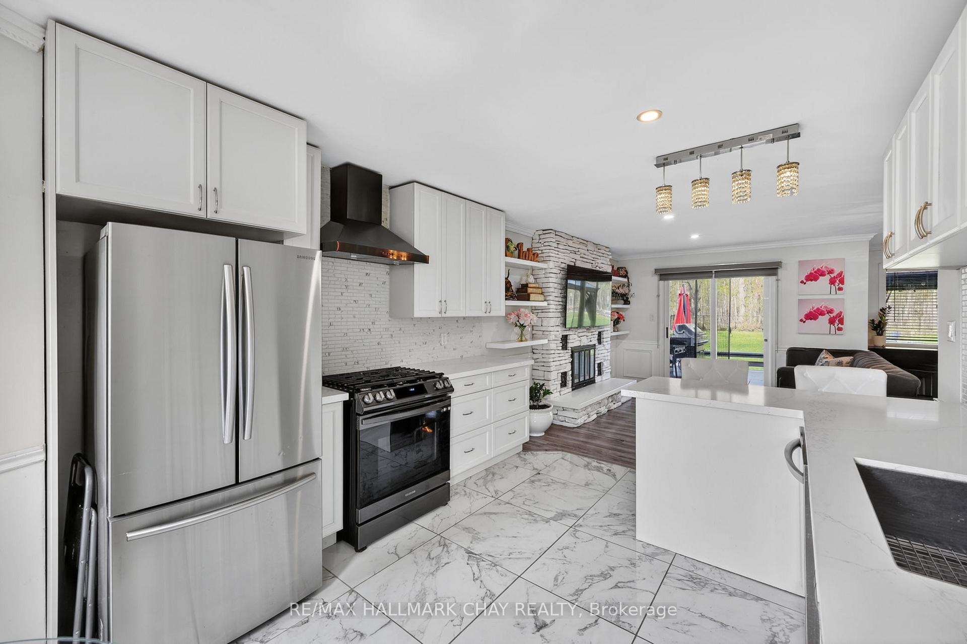 Photo 18 of 2330 Lakeshore Road E, Oro-Medonte, Hawkestone — HOMEH