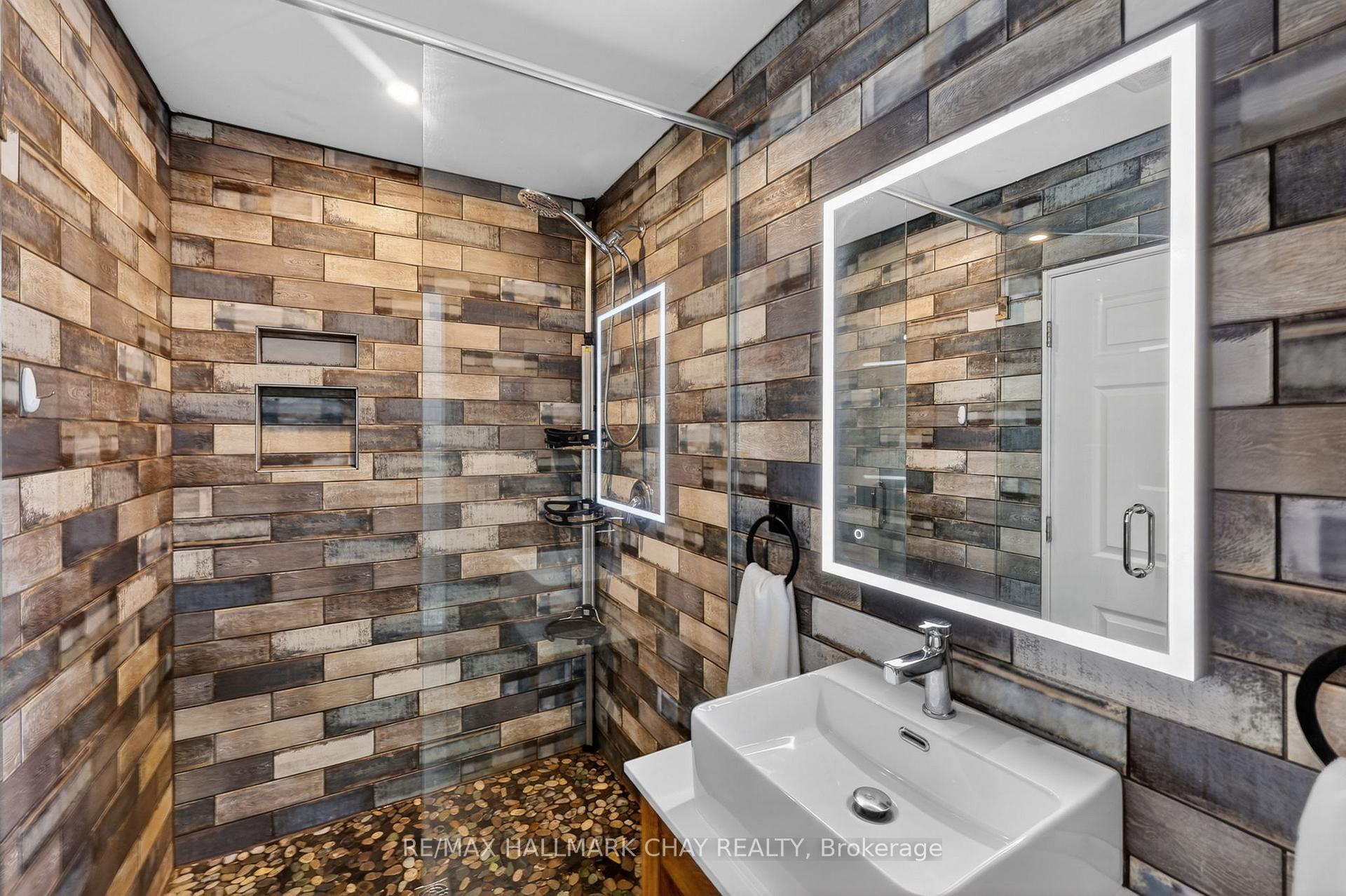 Photo 21 of 2330 Lakeshore Road E, Oro-Medonte, Hawkestone — HOMEH