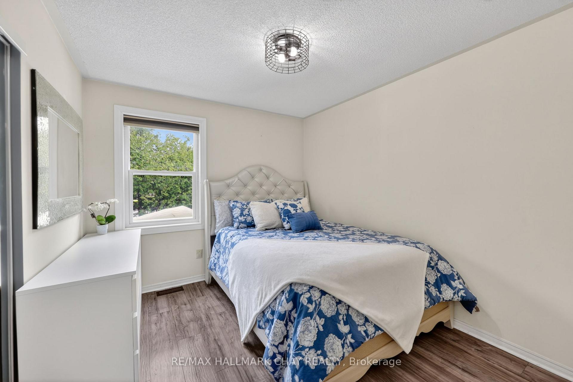 Photo 22 of 2330 Lakeshore Road E, Oro-Medonte, Hawkestone — HOMEH