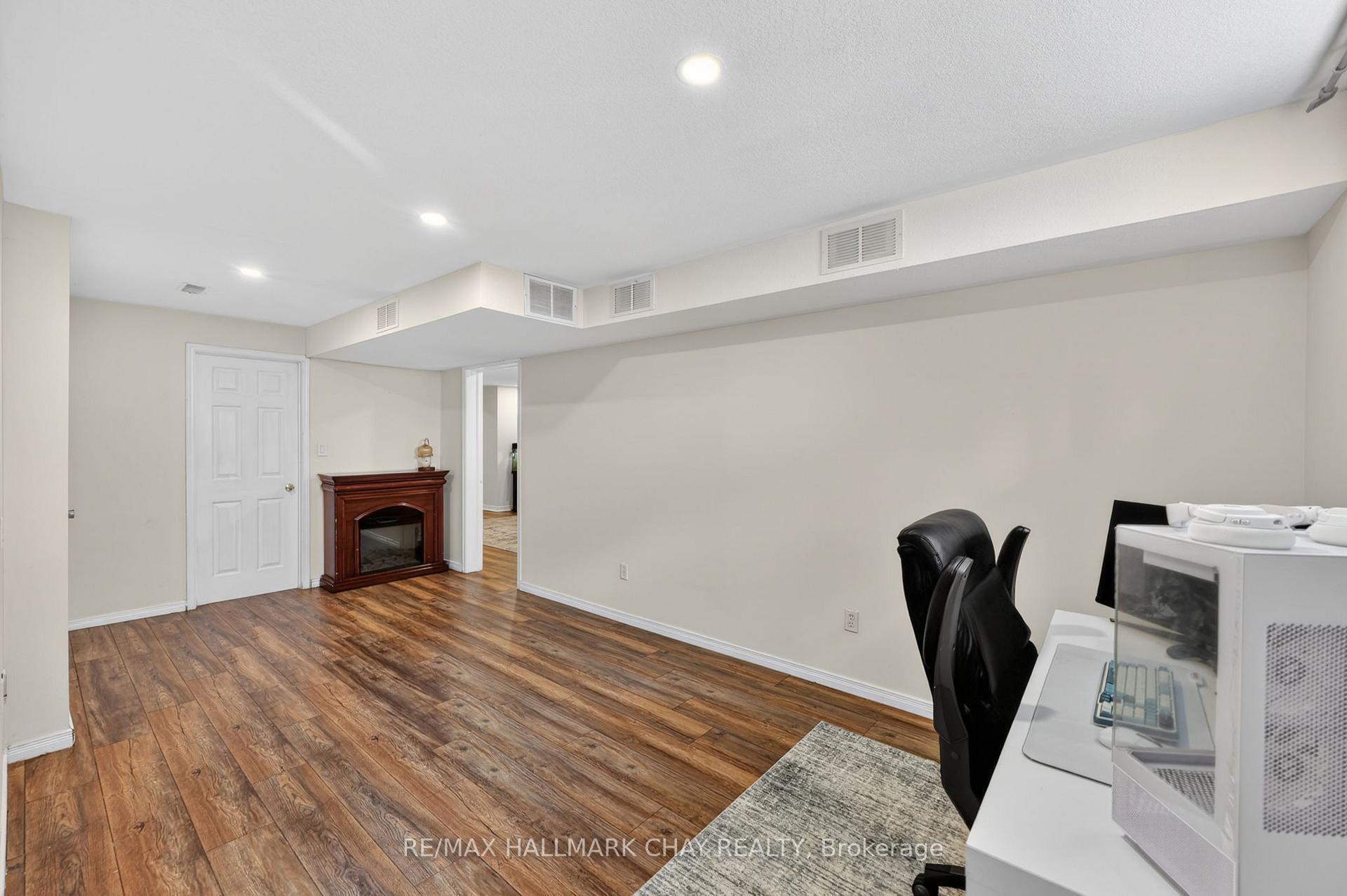 Photo 27 of 2330 Lakeshore Road E, Oro-Medonte, Hawkestone — HOMEH